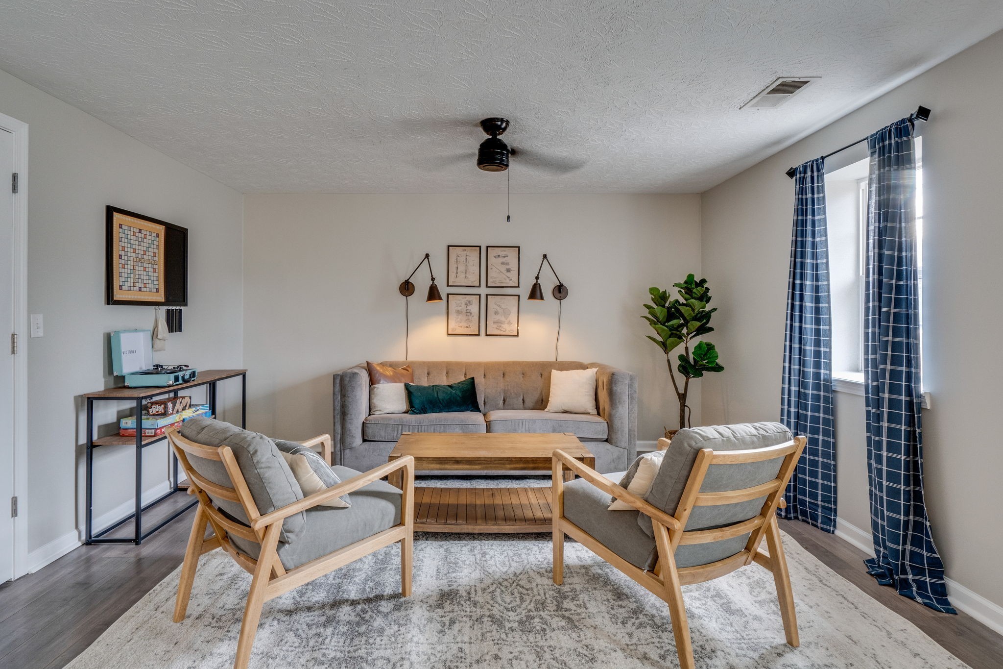 1182 Lakeside Dr
