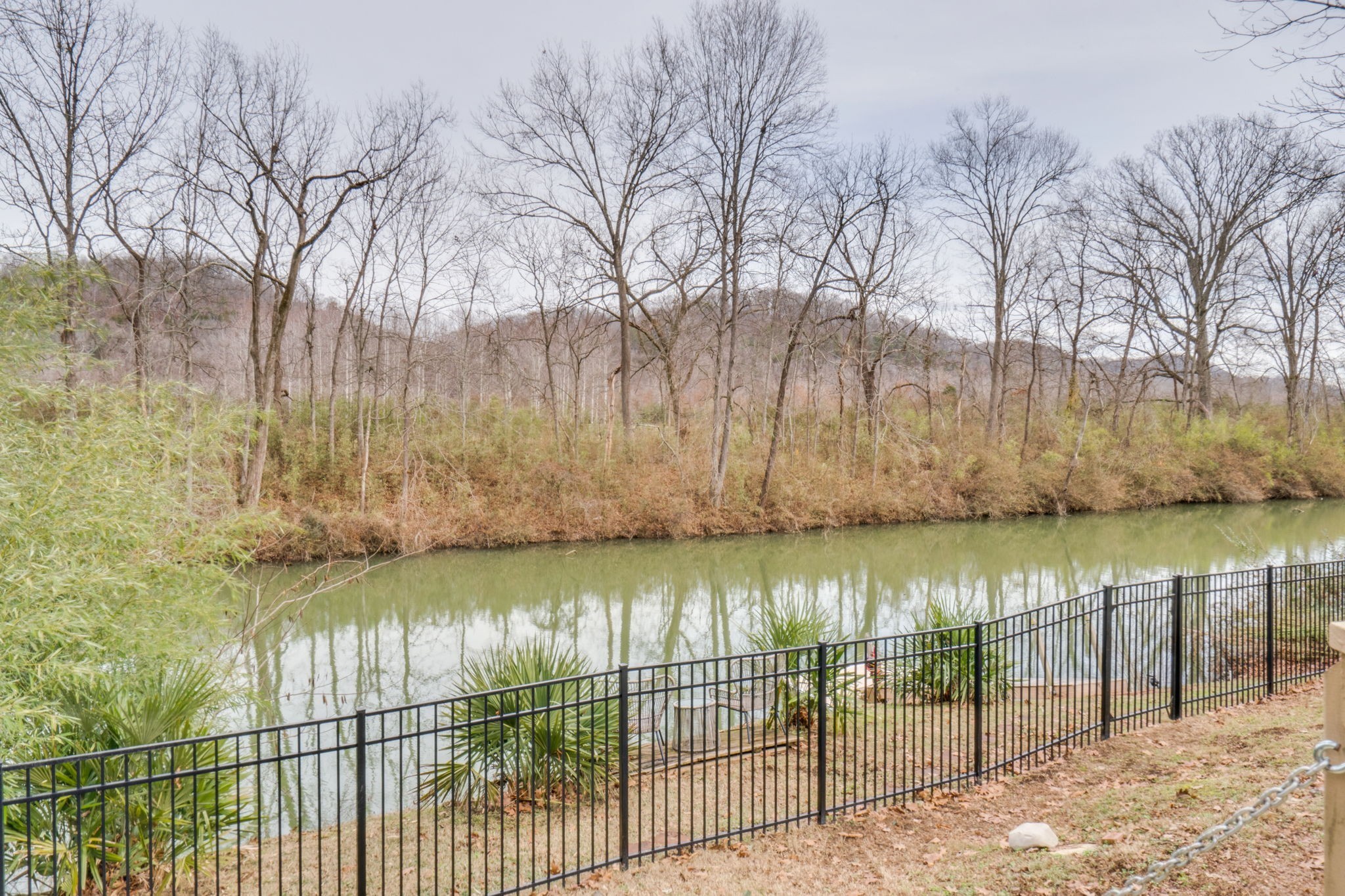 1182 Lakeside Dr