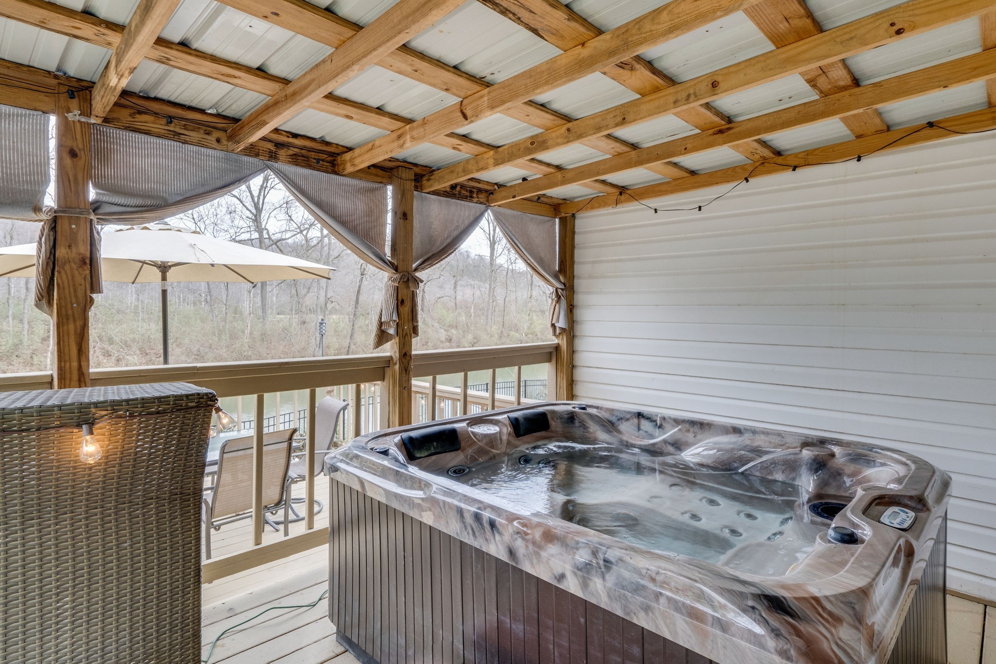 1182 Lakeside Dr