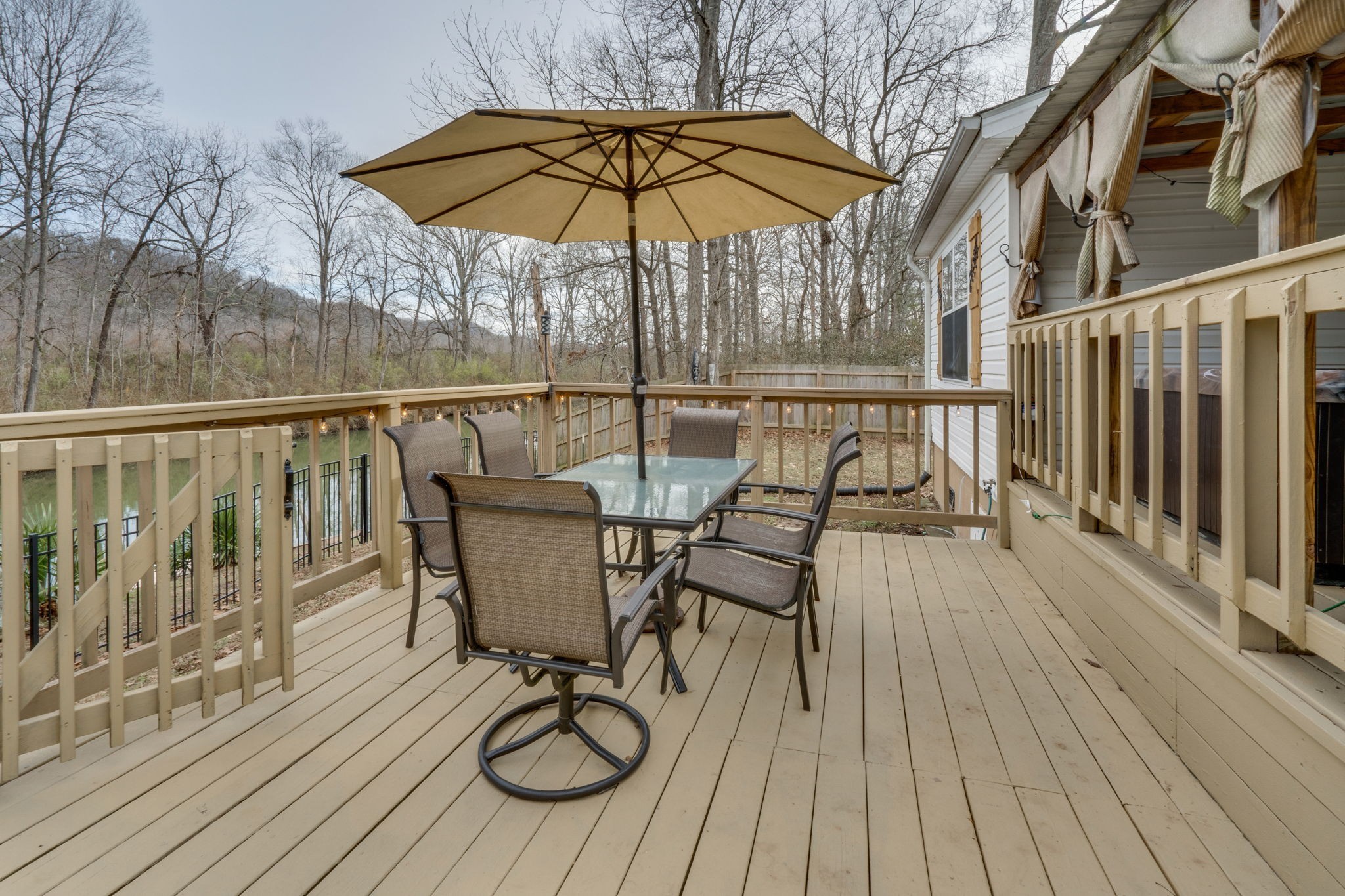 1182 Lakeside Dr