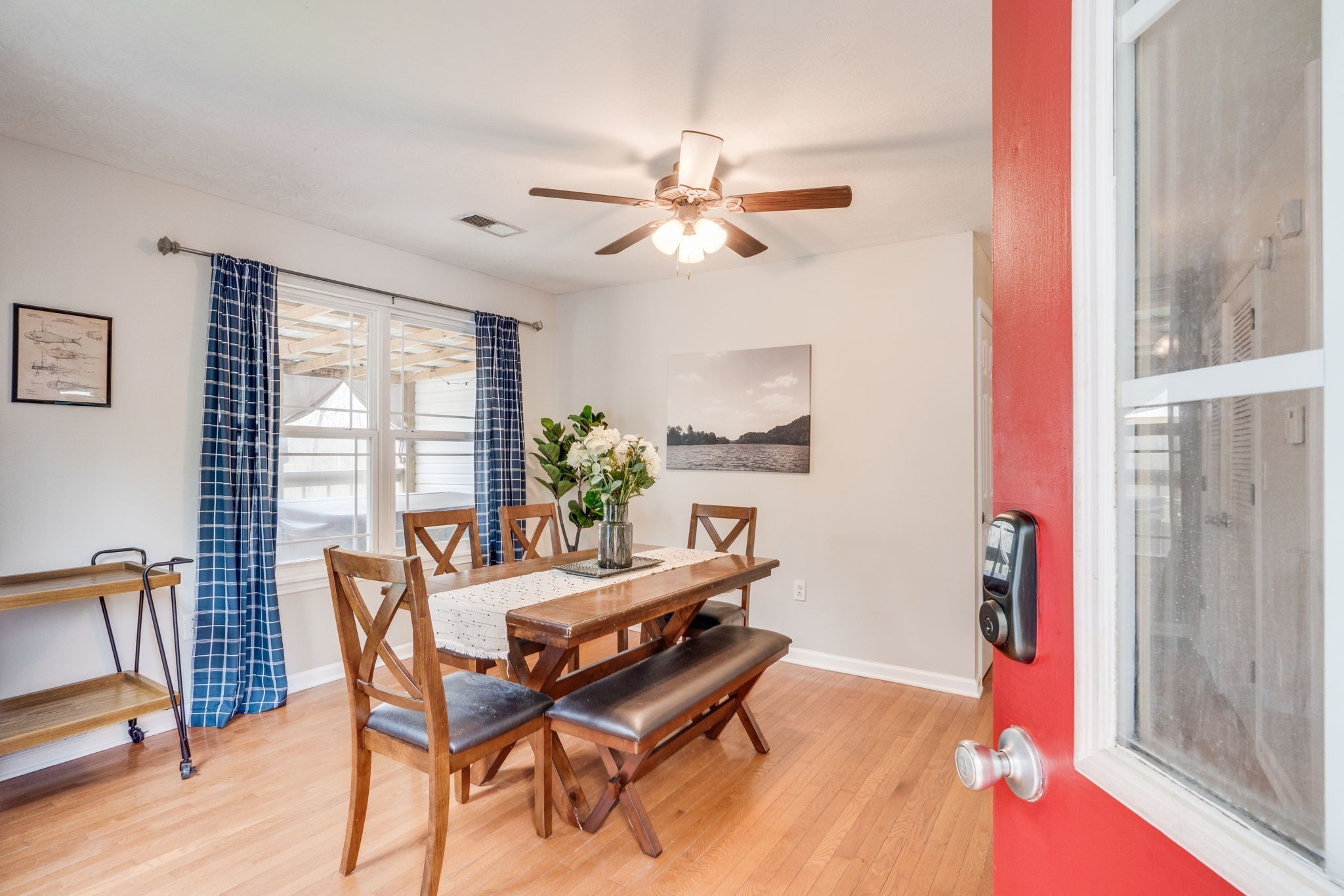 1182 Lakeside Dr