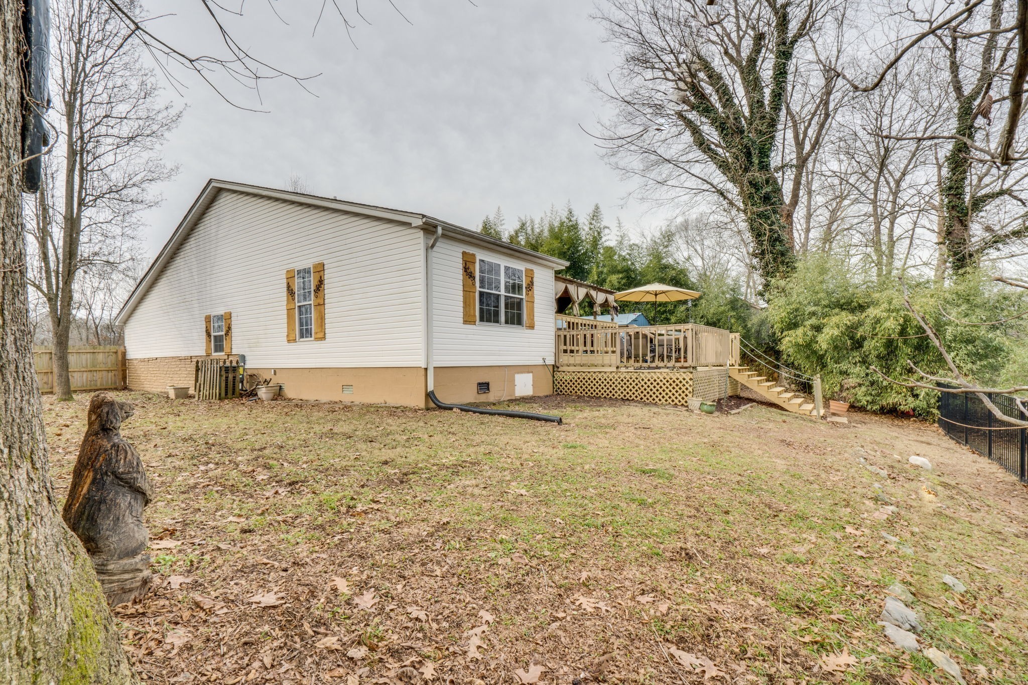 1182 Lakeside Dr