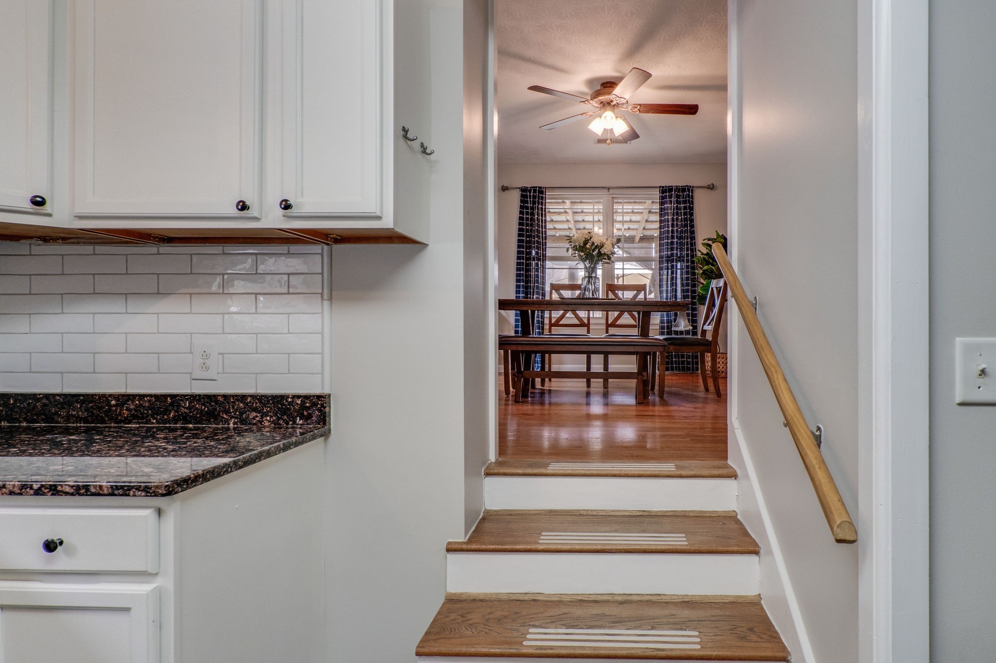 1182 Lakeside Dr