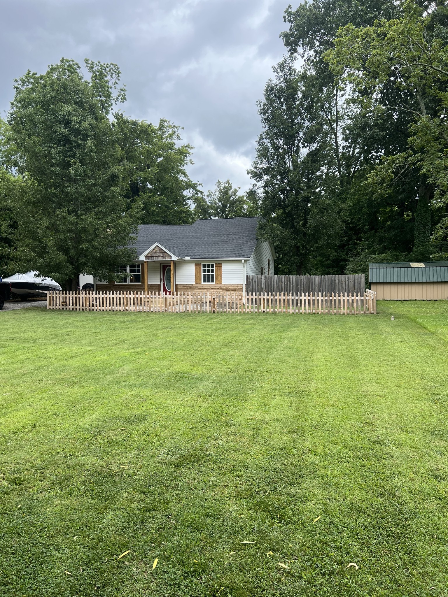 1182 Lakeside Dr