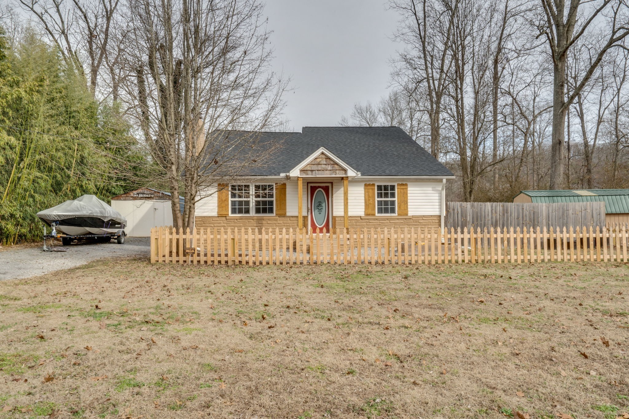 1182 Lakeside Dr