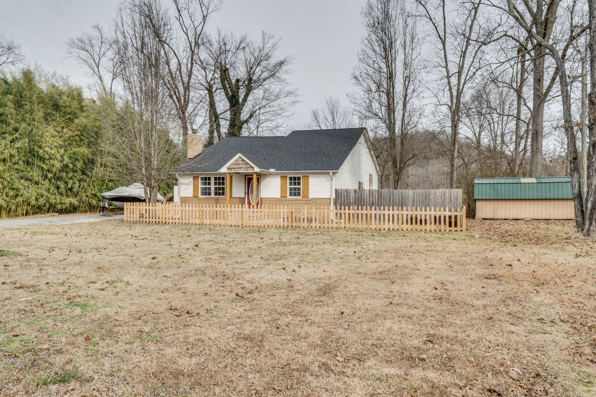 1182 Lakeside Dr