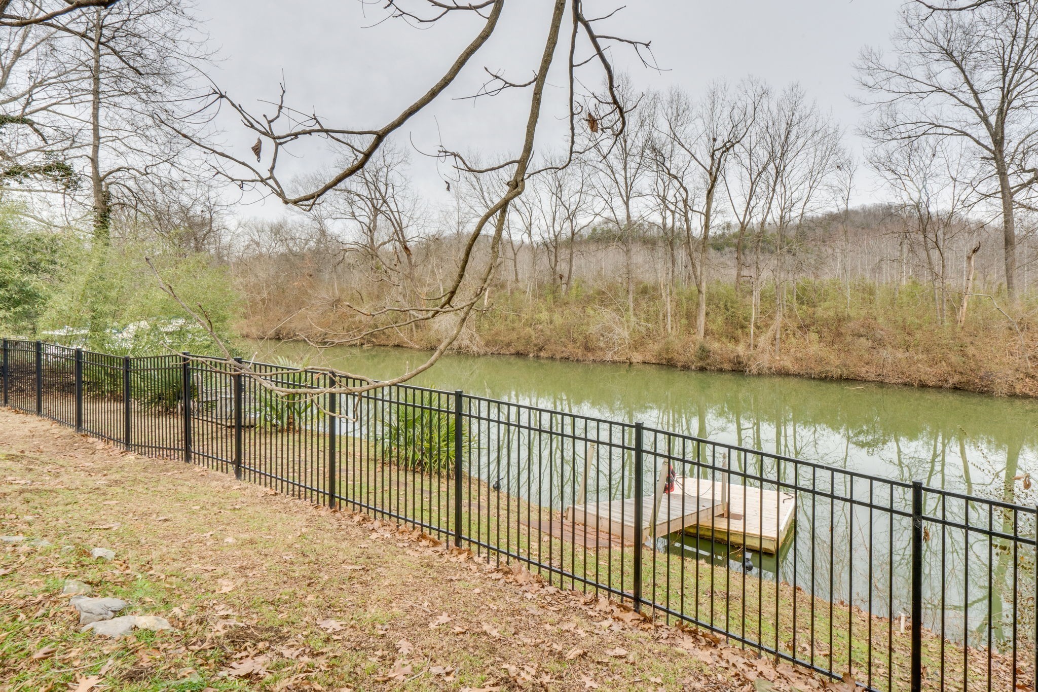1182 Lakeside Dr