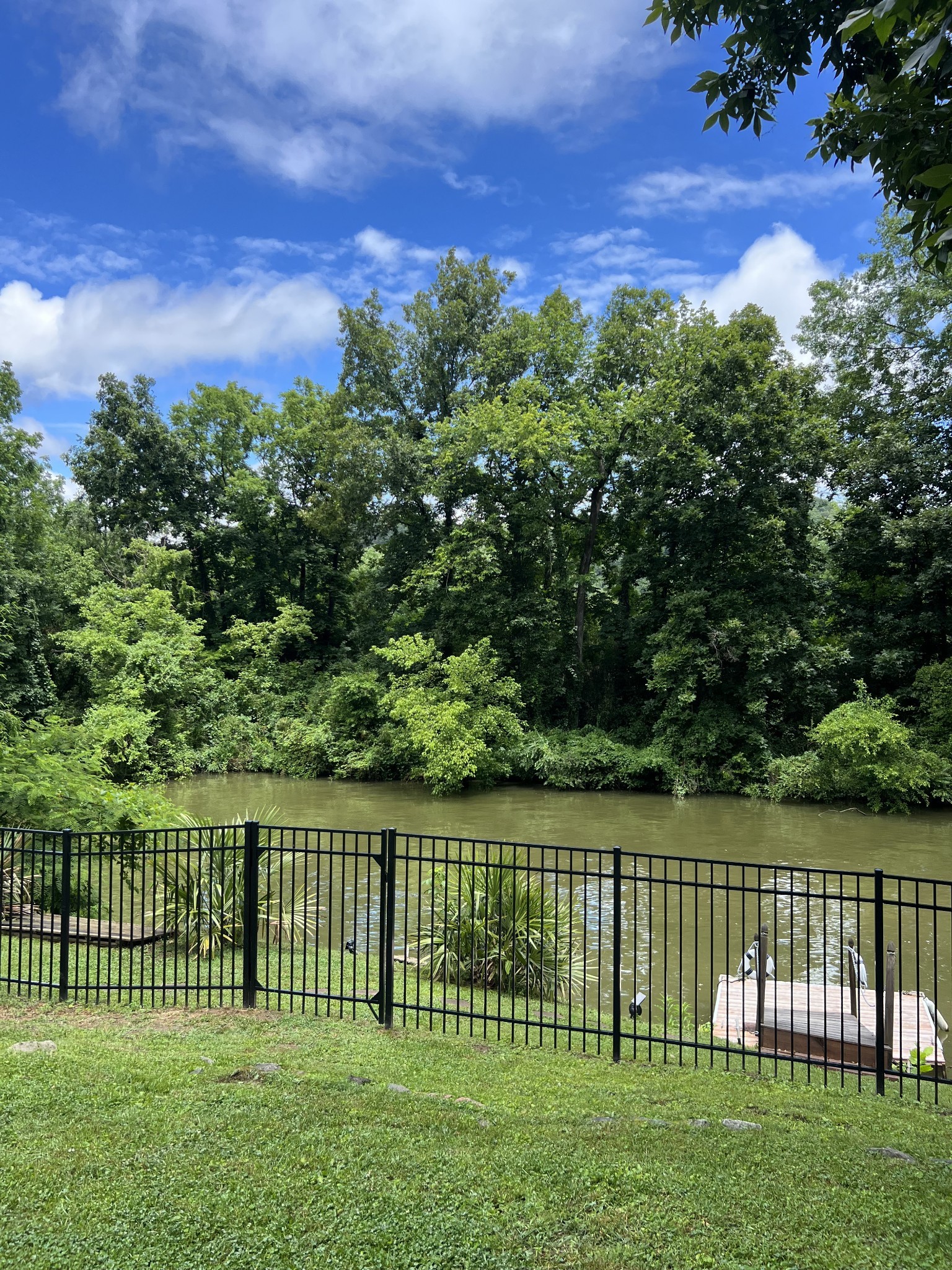 1182 Lakeside Dr