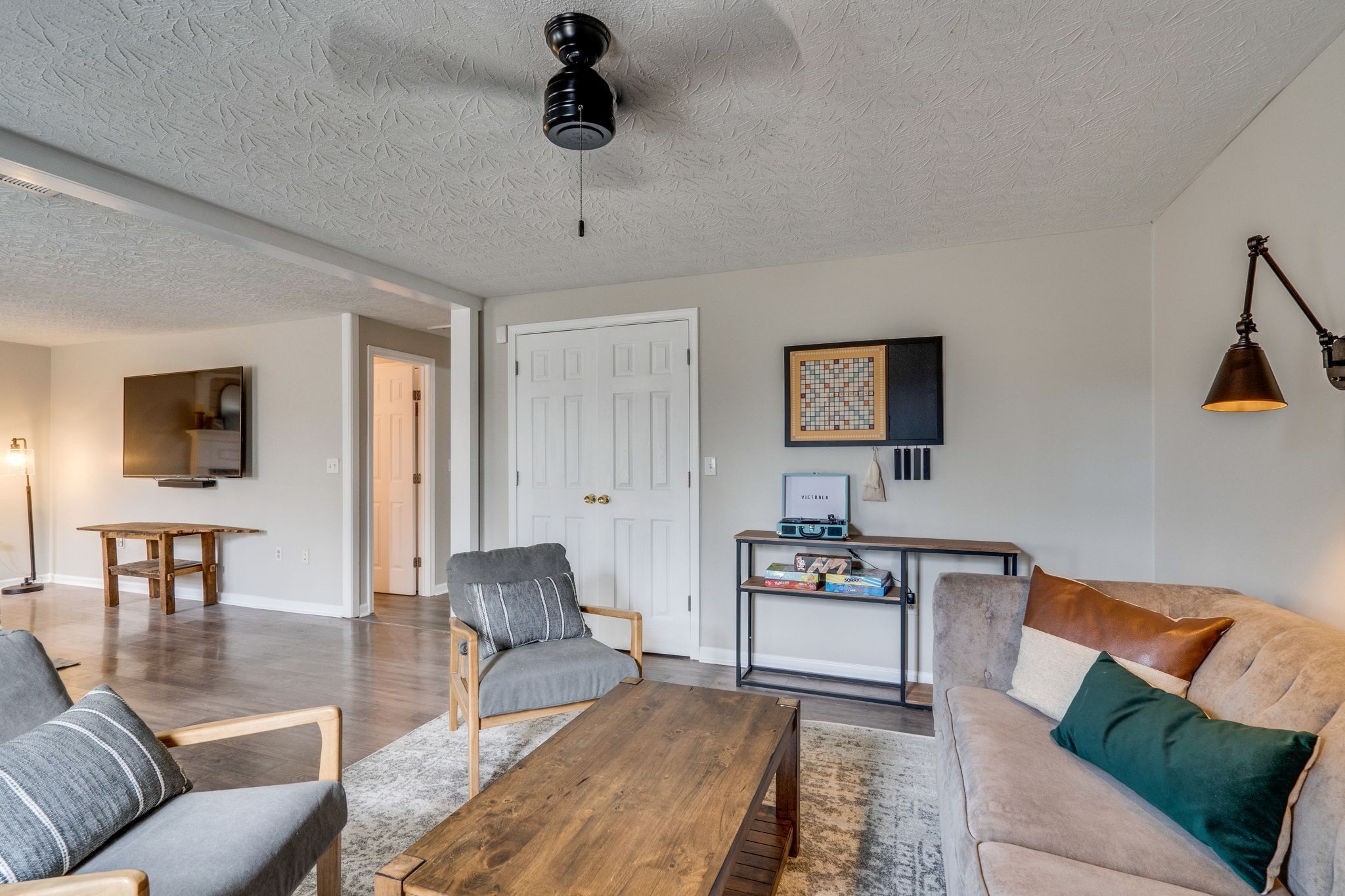 1182 Lakeside Dr