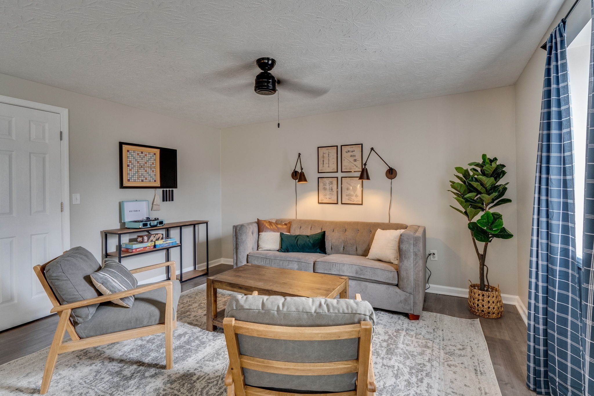 1182 Lakeside Dr