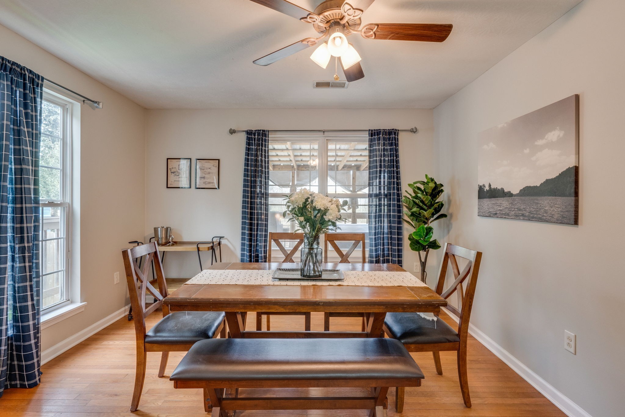 1182 Lakeside Dr