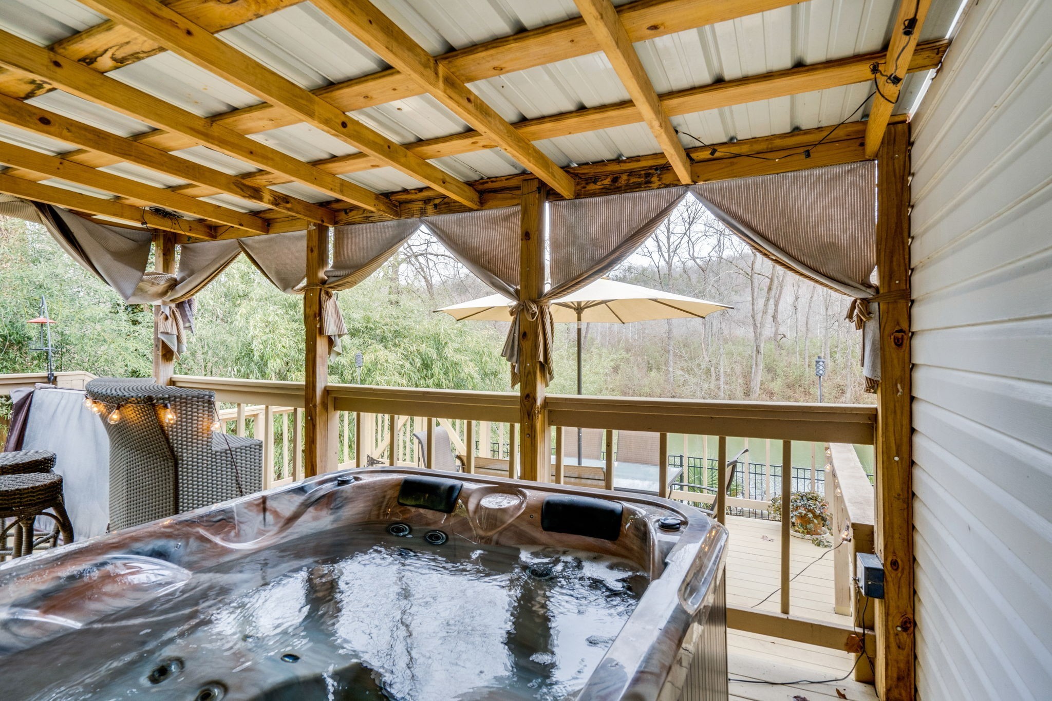 1182 Lakeside Dr