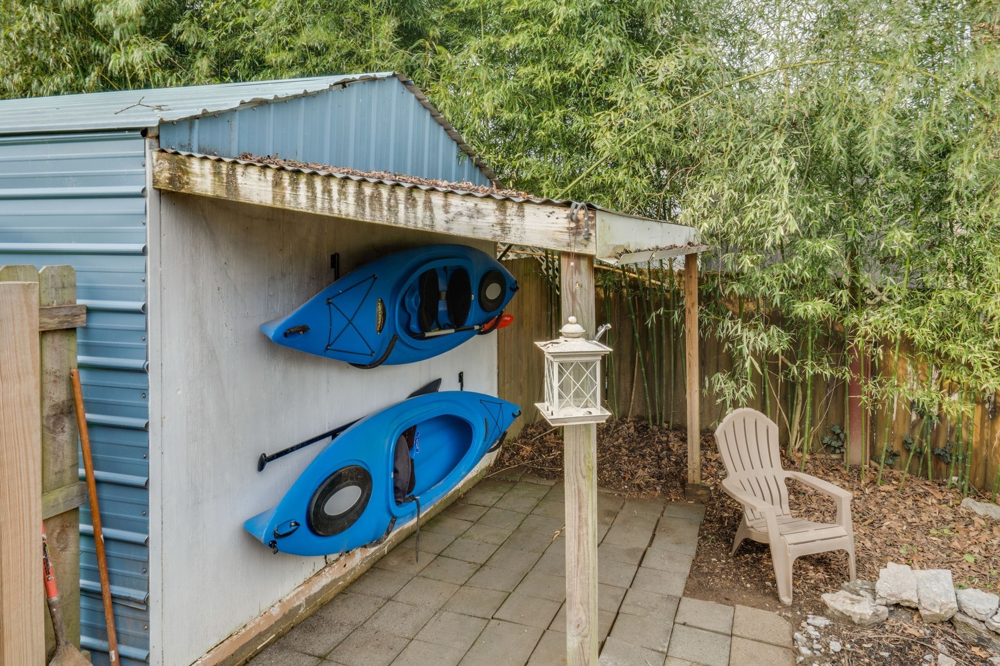 1182 Lakeside Dr