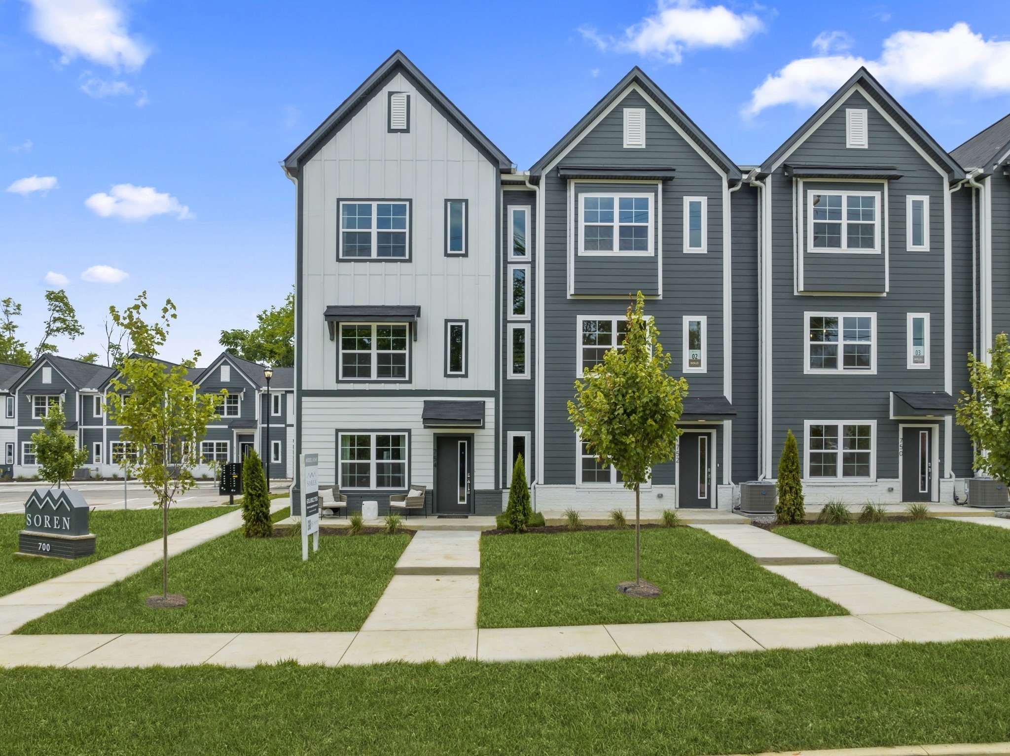 700 N Dupont Ave #402