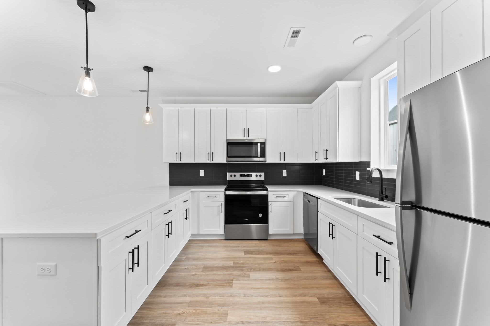 700 N Dupont Ave #402