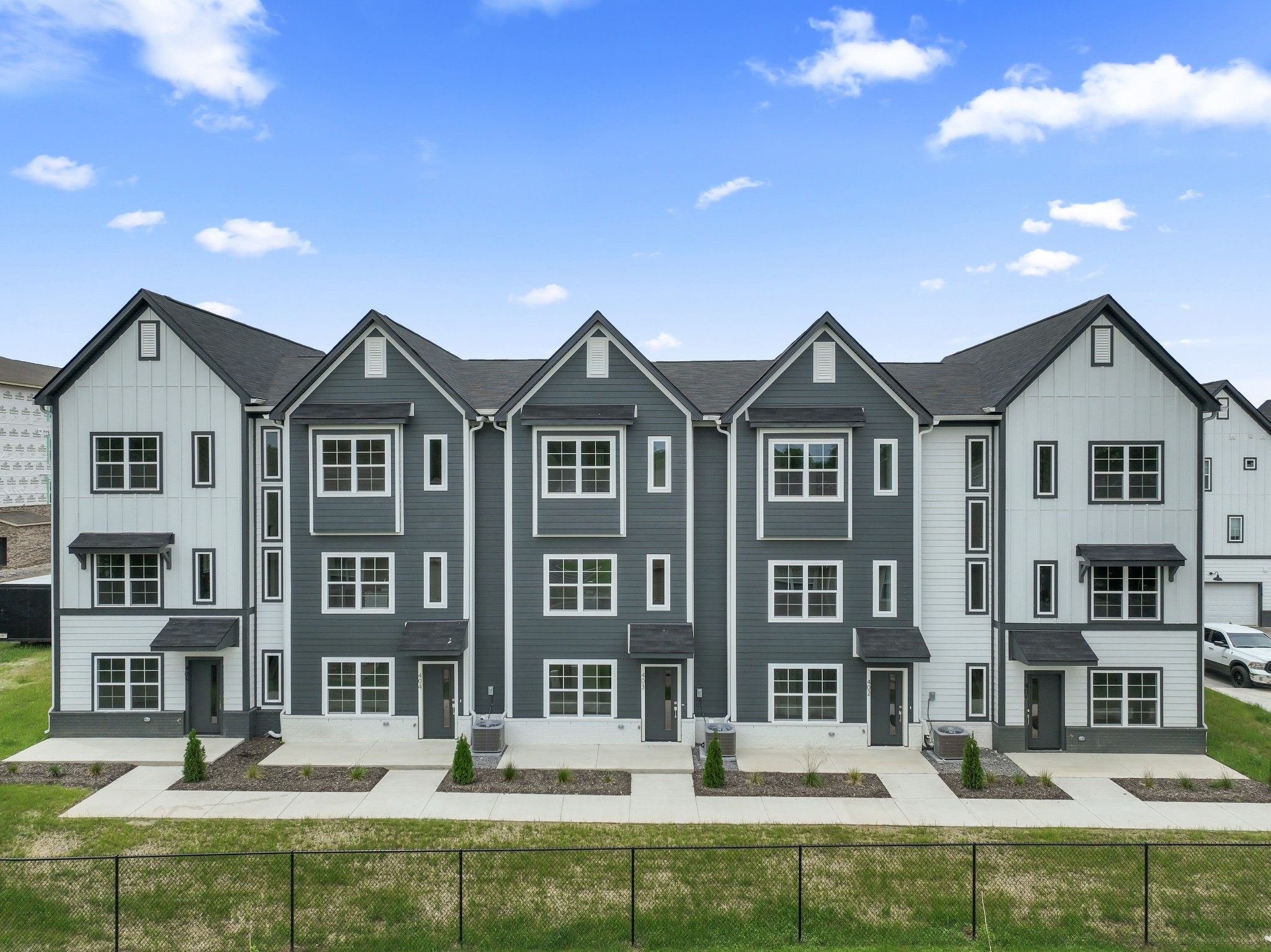 700 N Dupont Ave #402