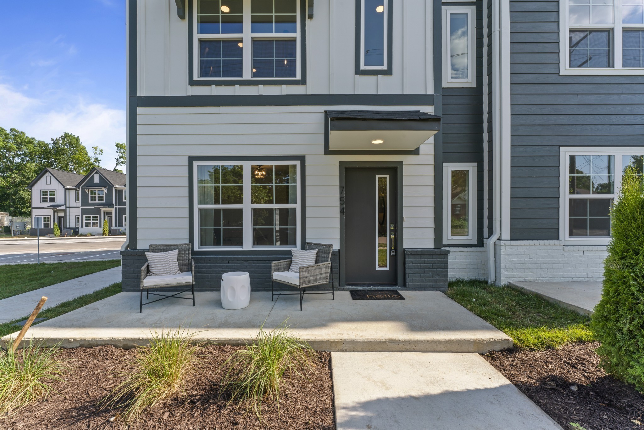 700 N Dupont Ave #402
