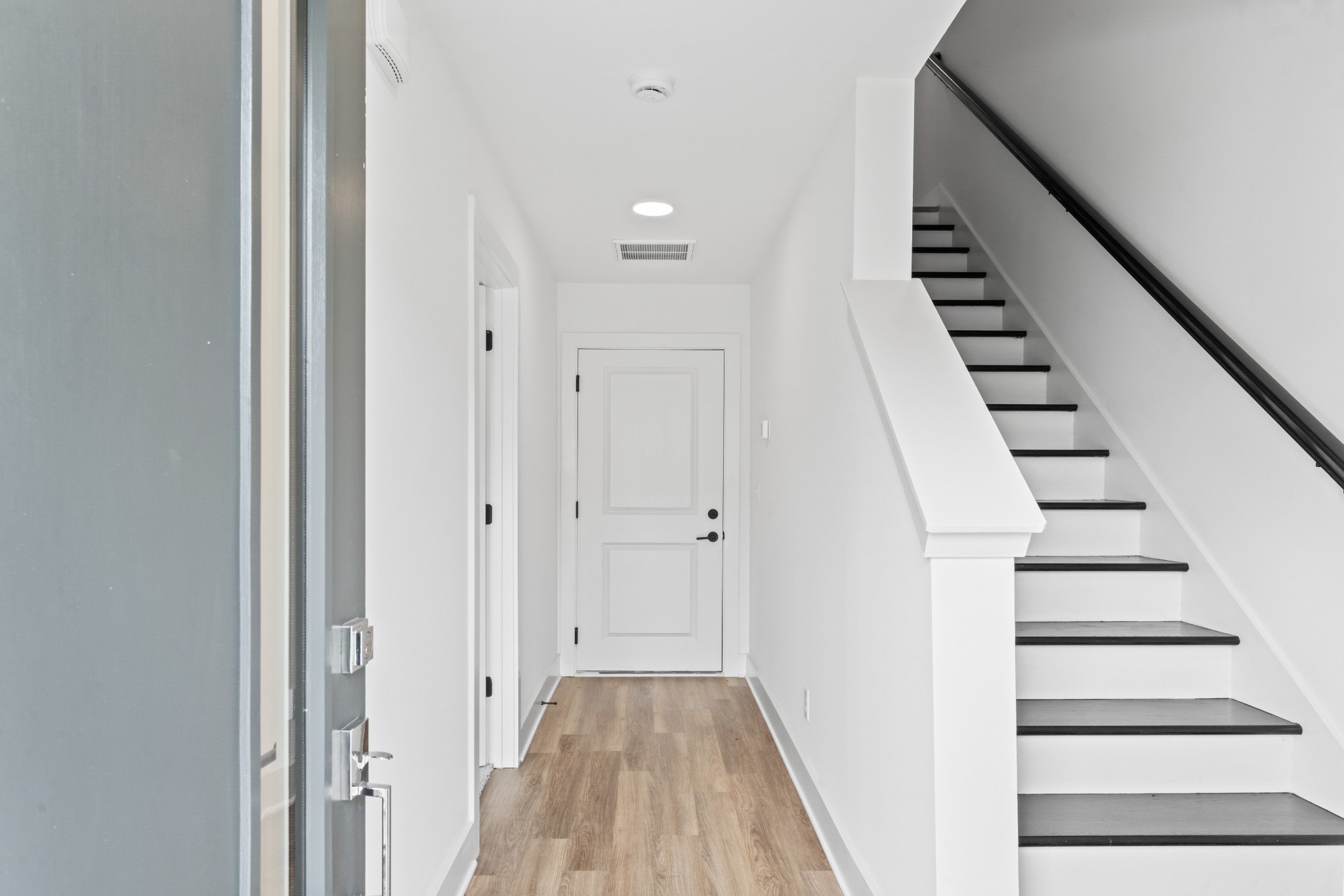 700 N Dupont Ave #402