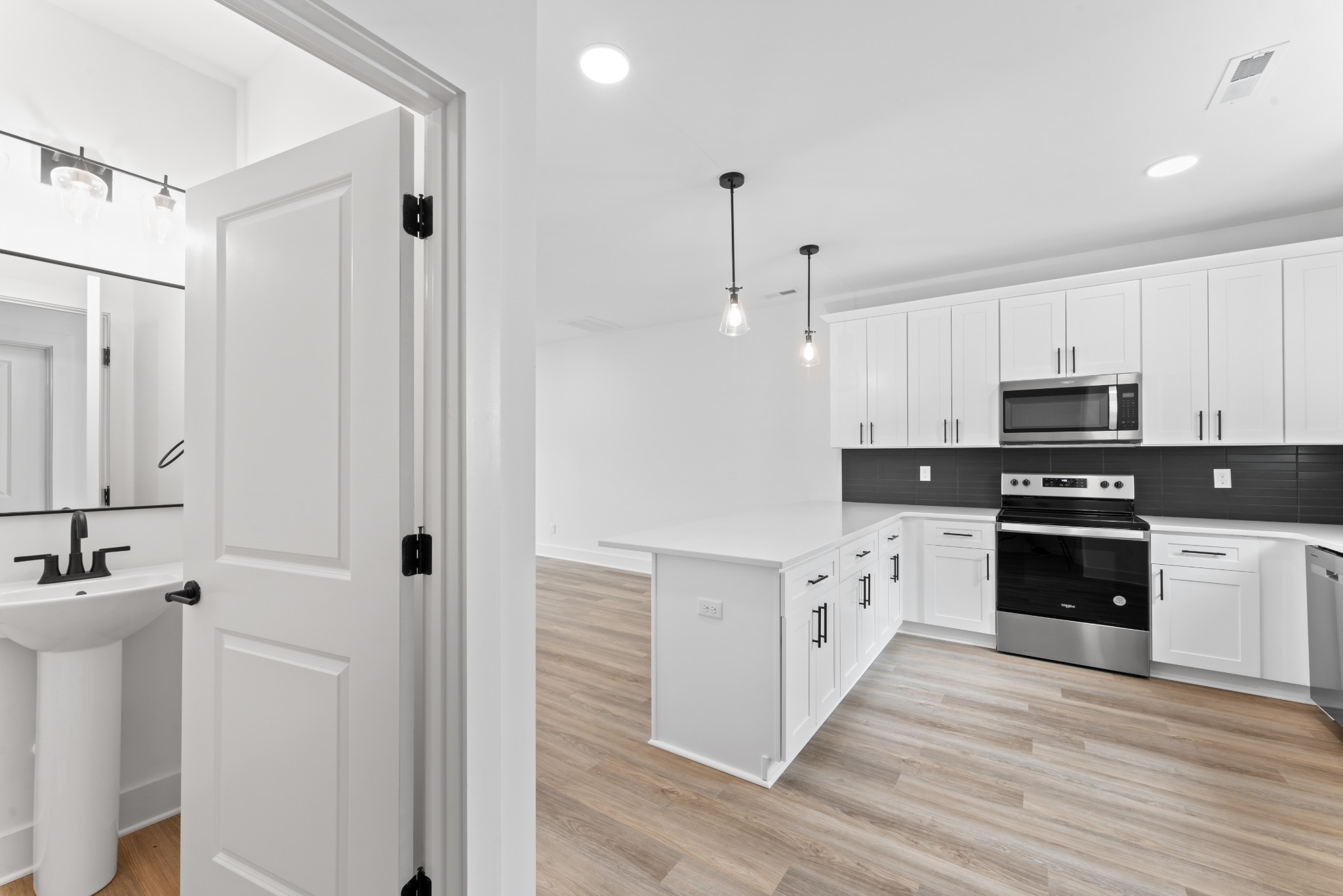 700 N Dupont Ave #402