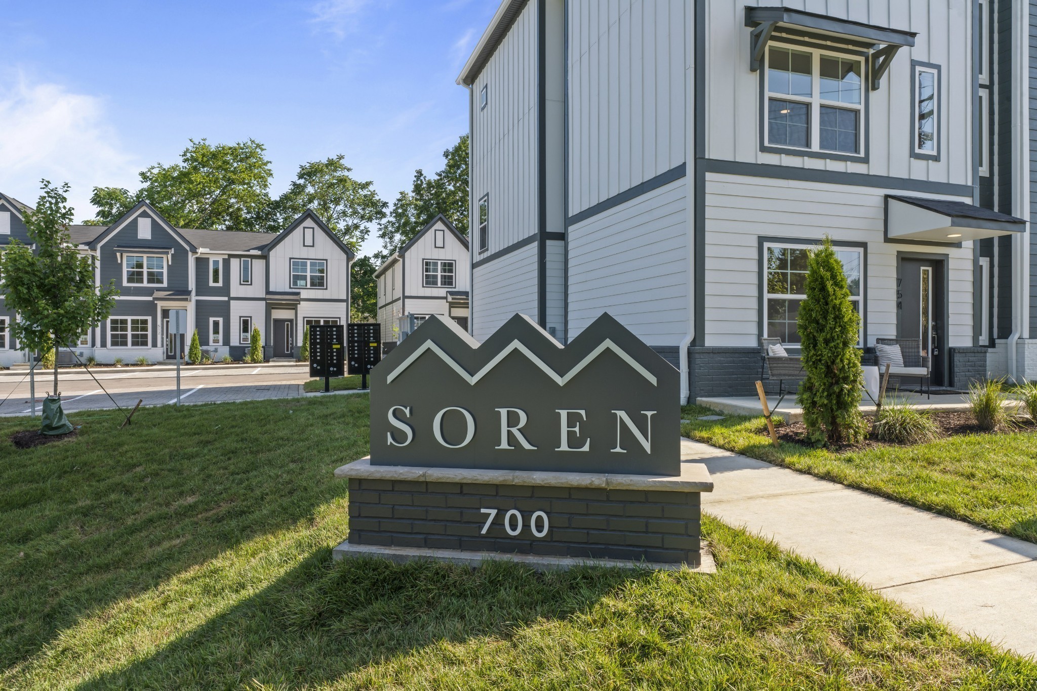 700 N Dupont Ave #402