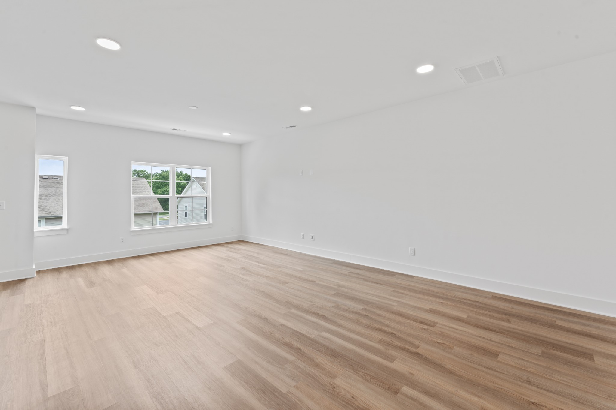 700 N Dupont Ave #402