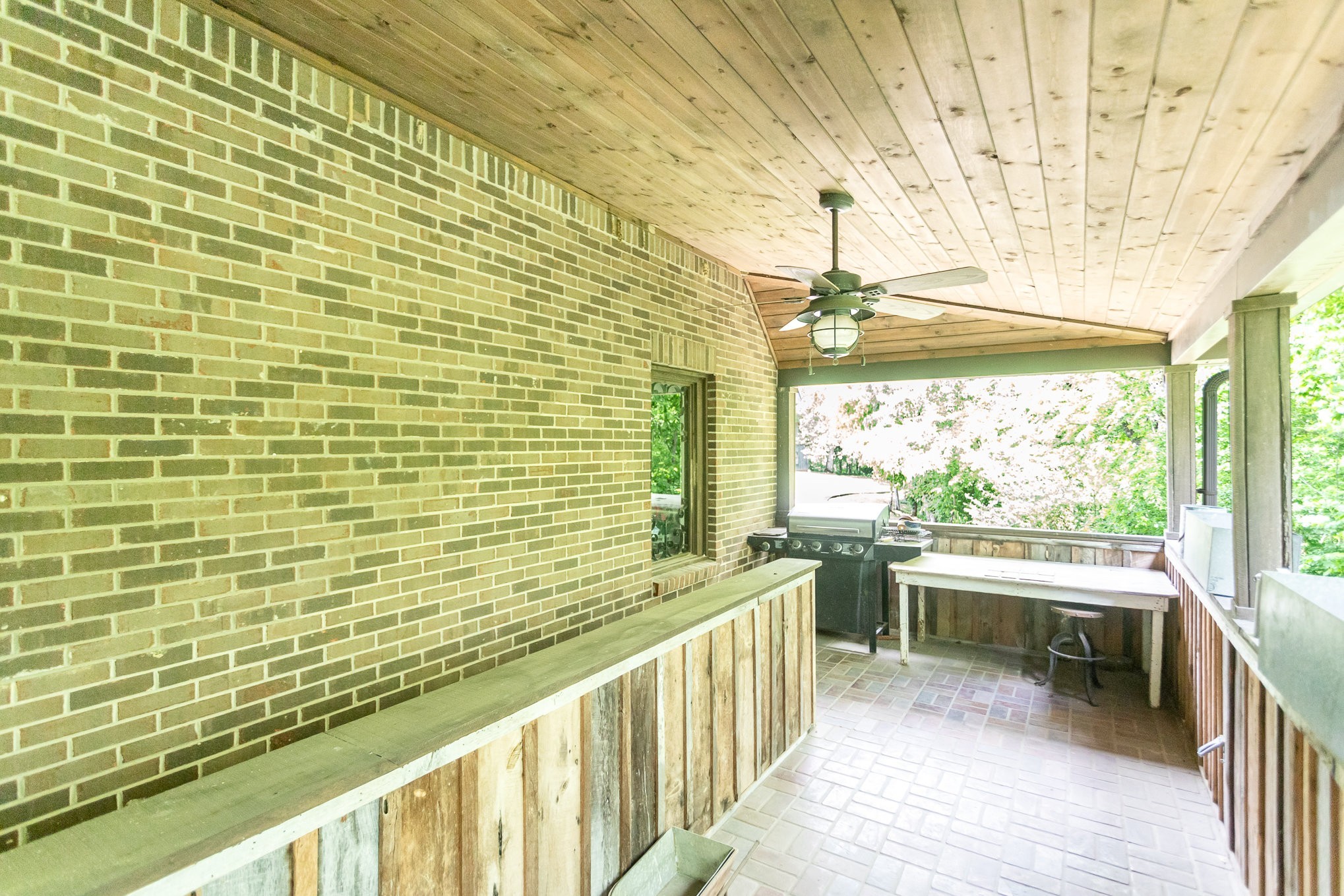 884 Pinnacle Hill Rd