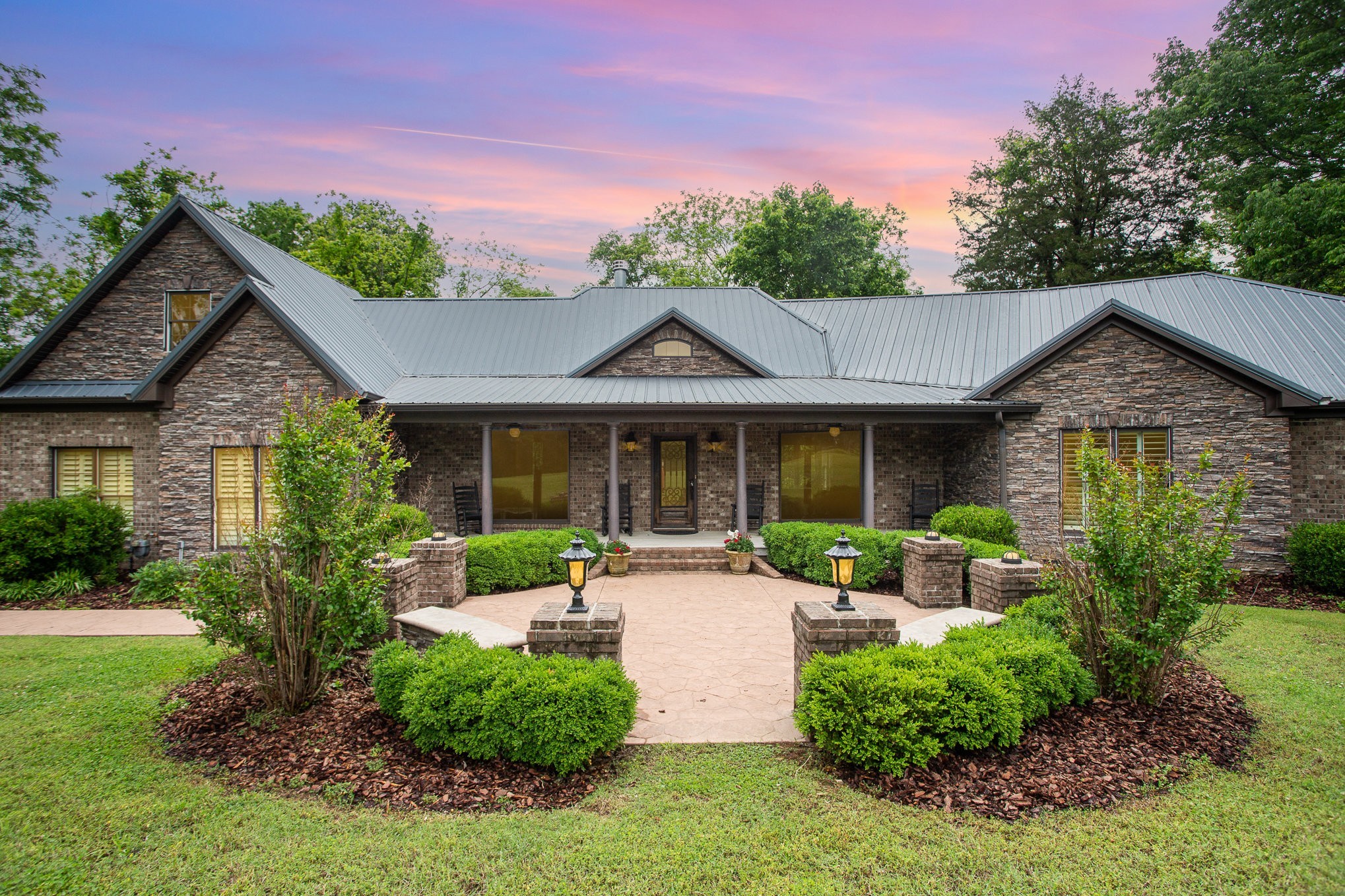 884 Pinnacle Hill Rd