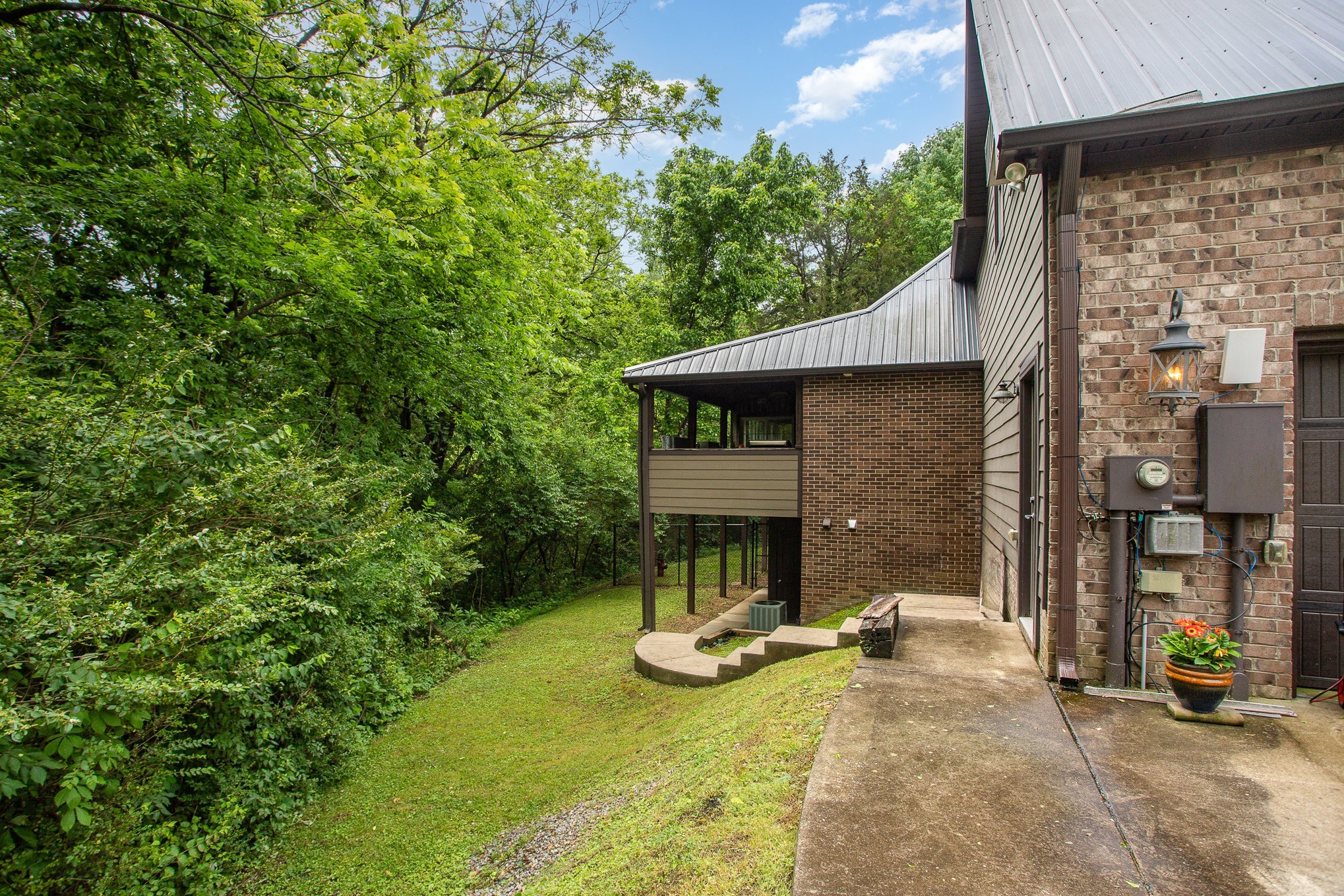 884 Pinnacle Hill Rd