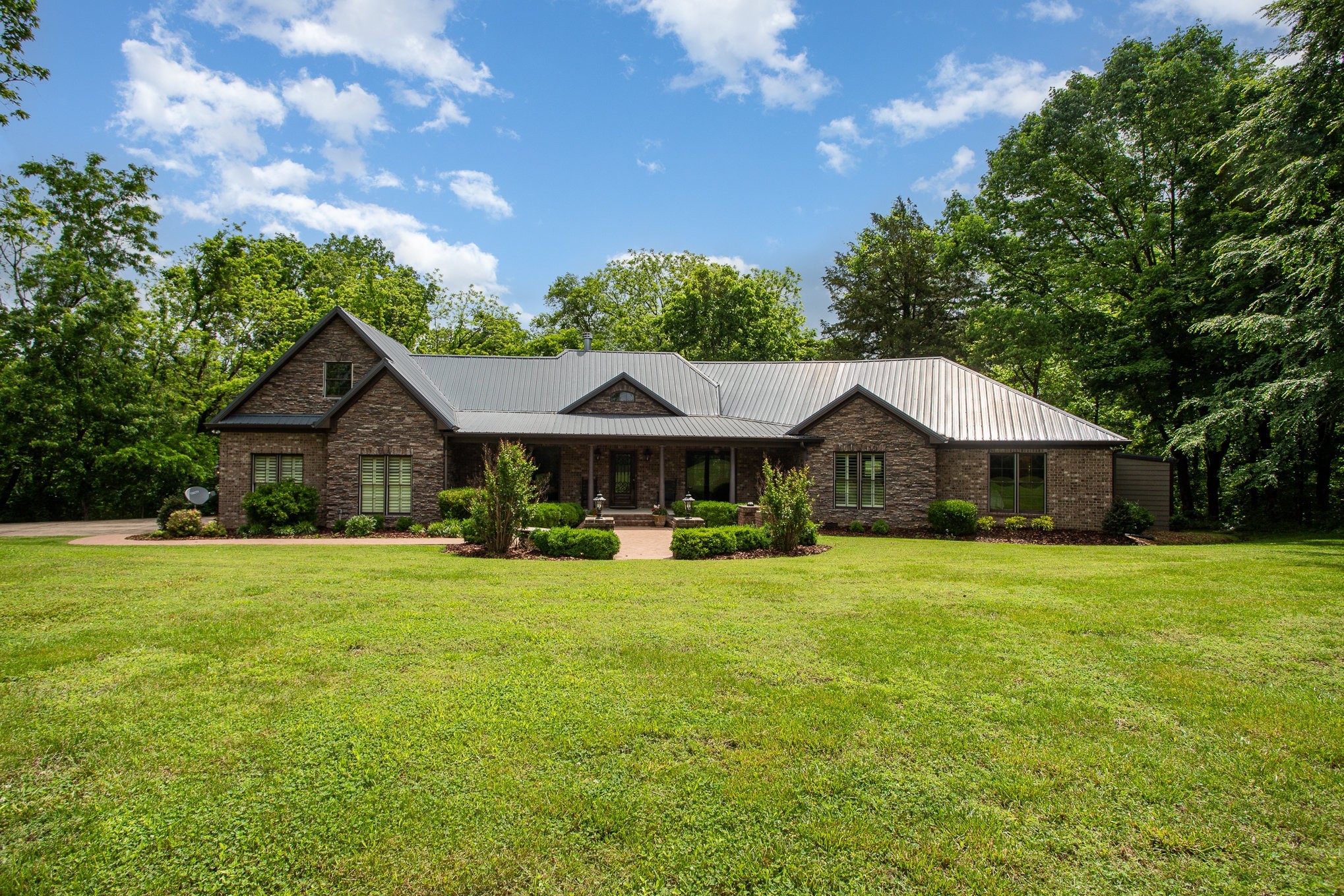 884 Pinnacle Hill Rd
