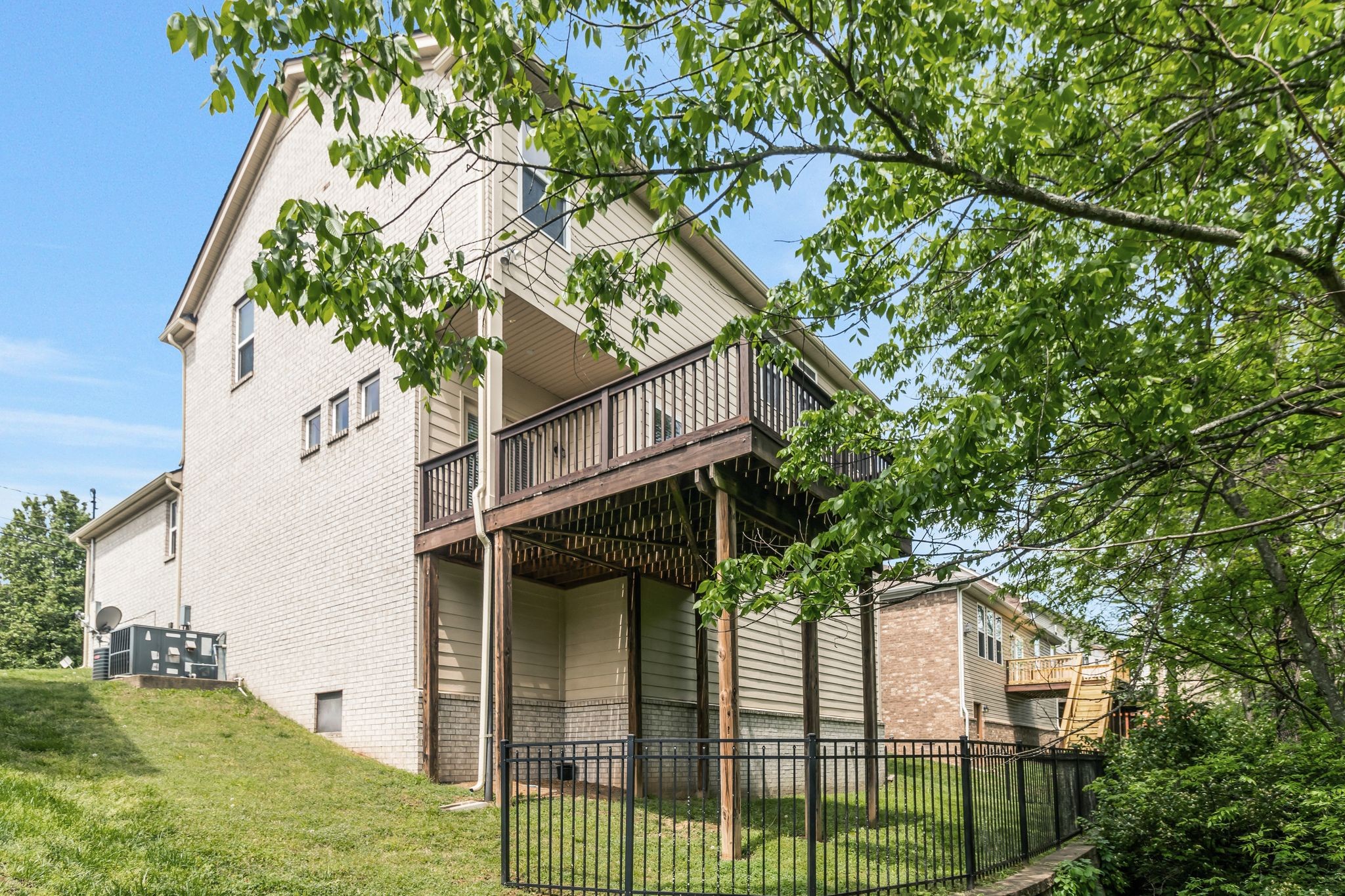 7316 Sugarloaf Dr
