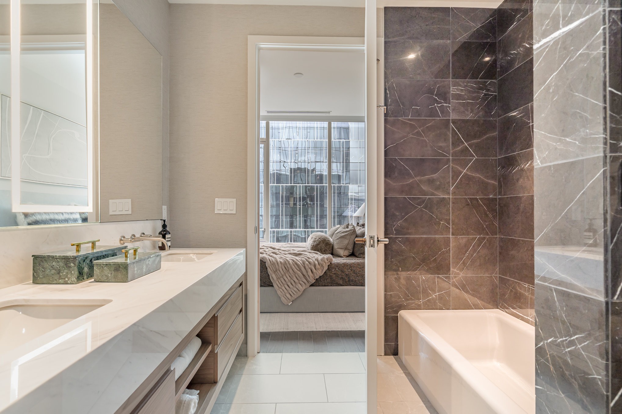 160 2nd Ave, S Unit: 1904