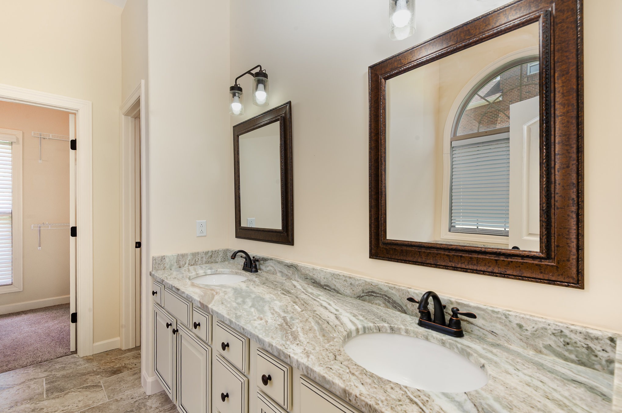 427 Fieldstone Dr