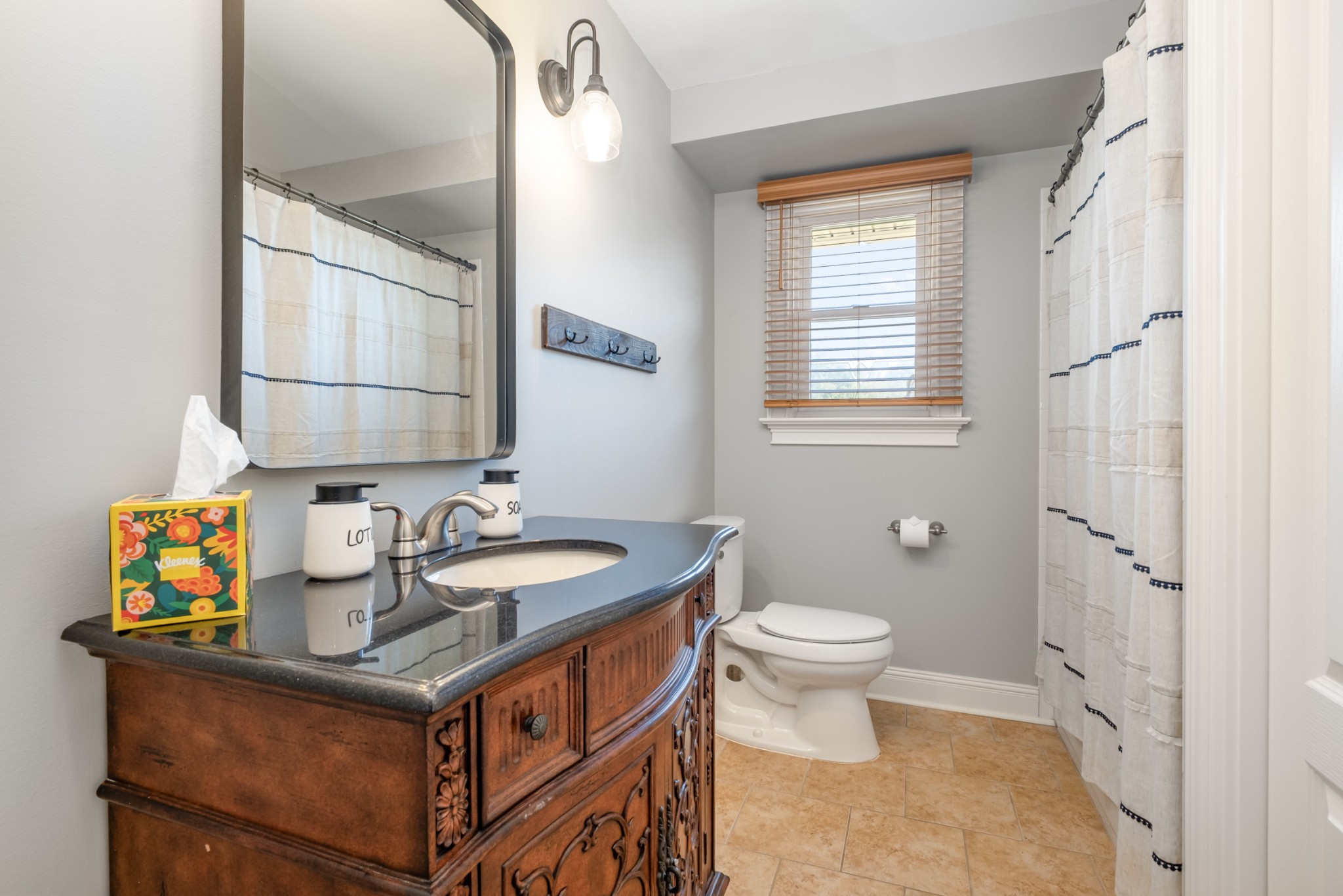 1108 Lakeview Dr