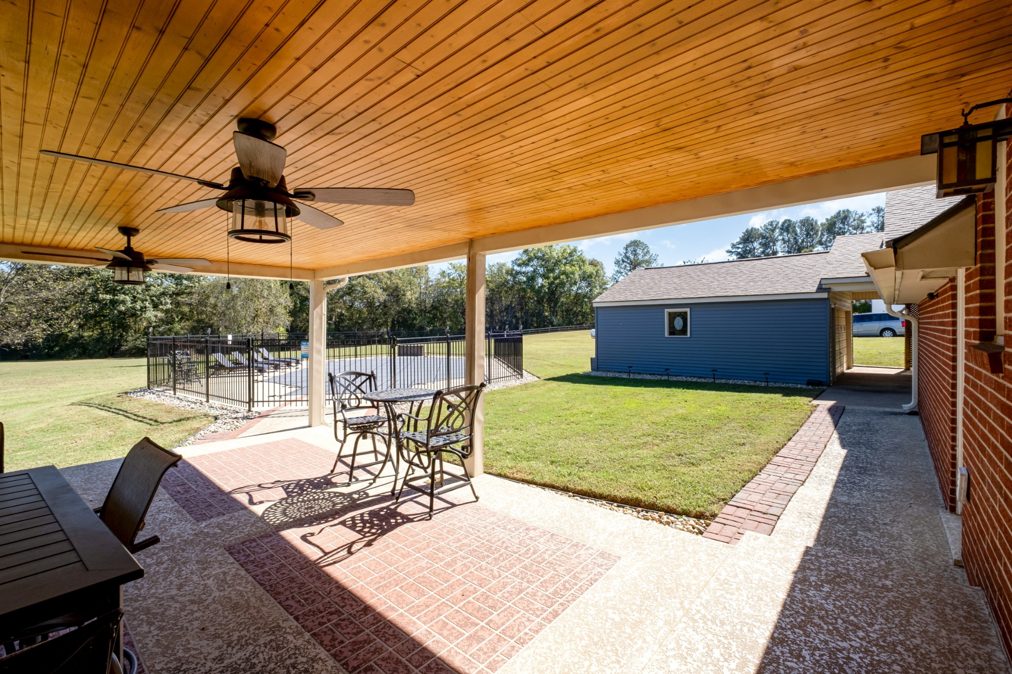 1108 Lakeview Dr