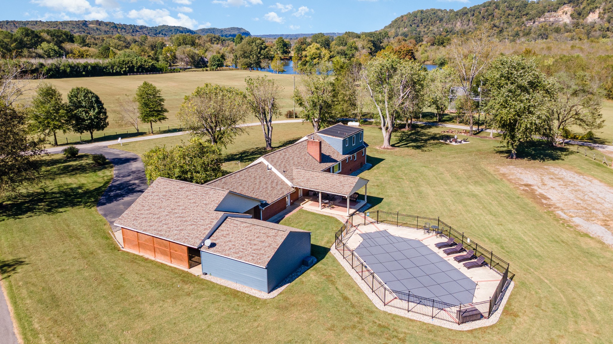 1108 Lakeview Dr