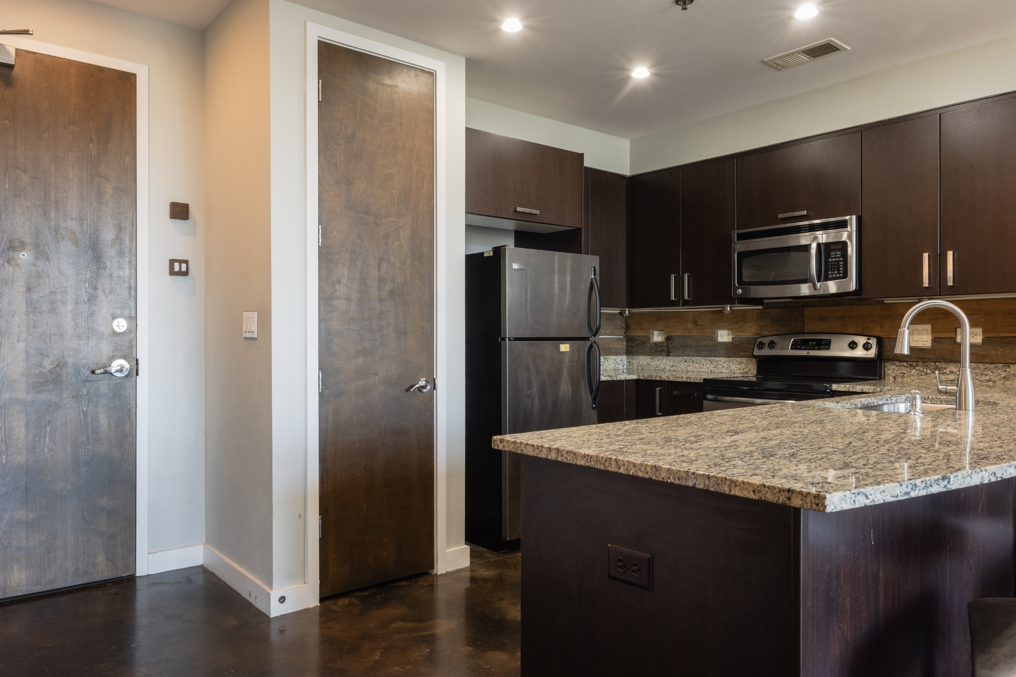 1510 Demonbreun St Unit: 910