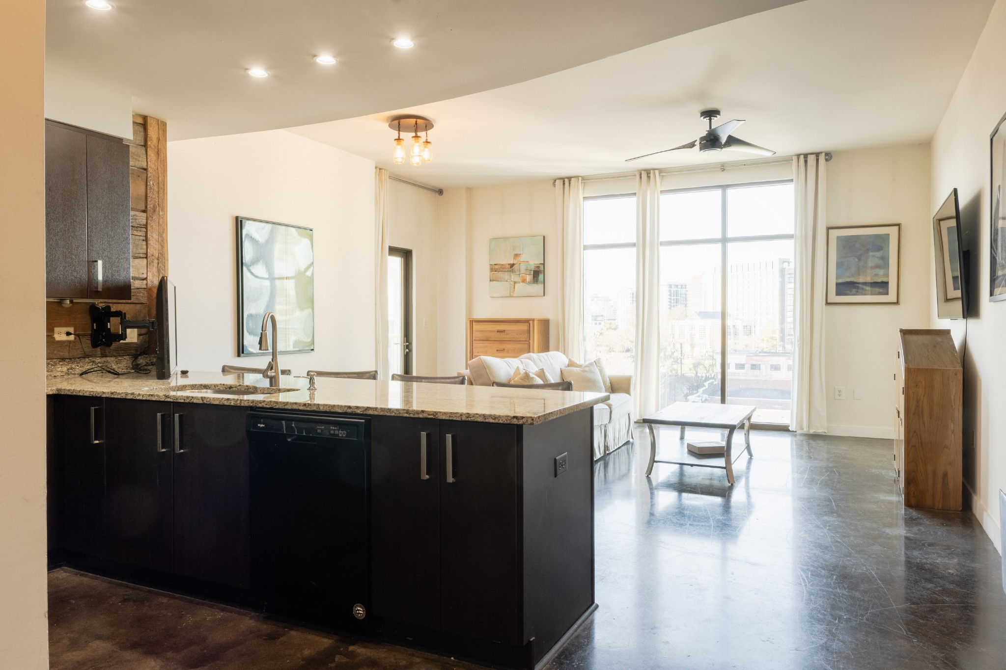 1510 Demonbreun St Unit: 910