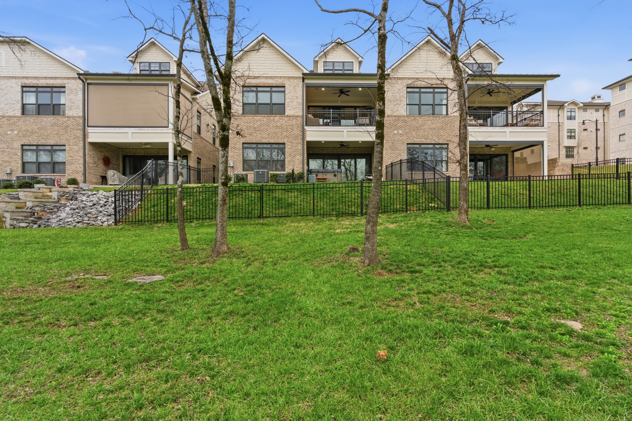 1024 Club View Drive Unit: B301