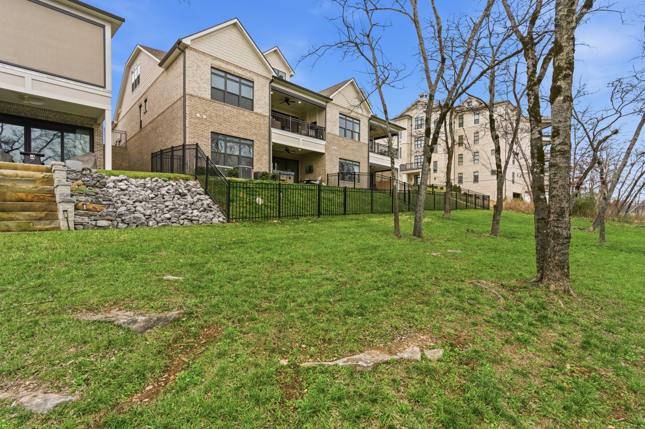 1024 Club View Drive Unit: B301