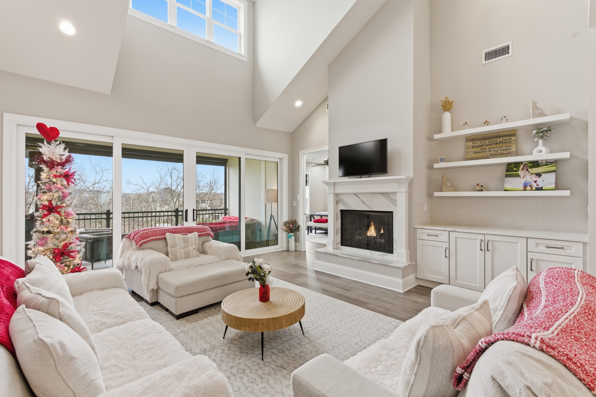 1024 Club View Drive Unit: B301