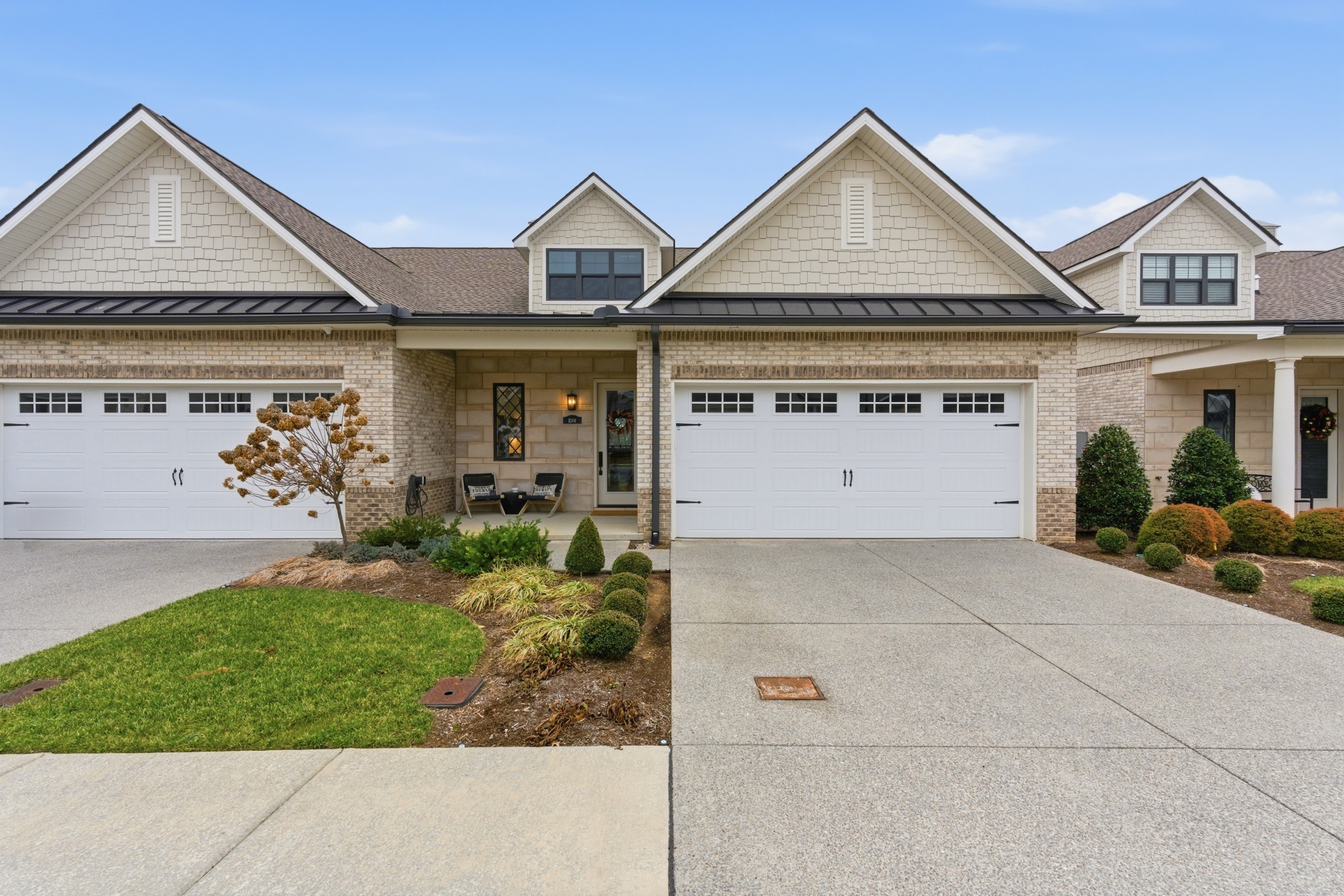 1024 Club View Drive Unit: B301