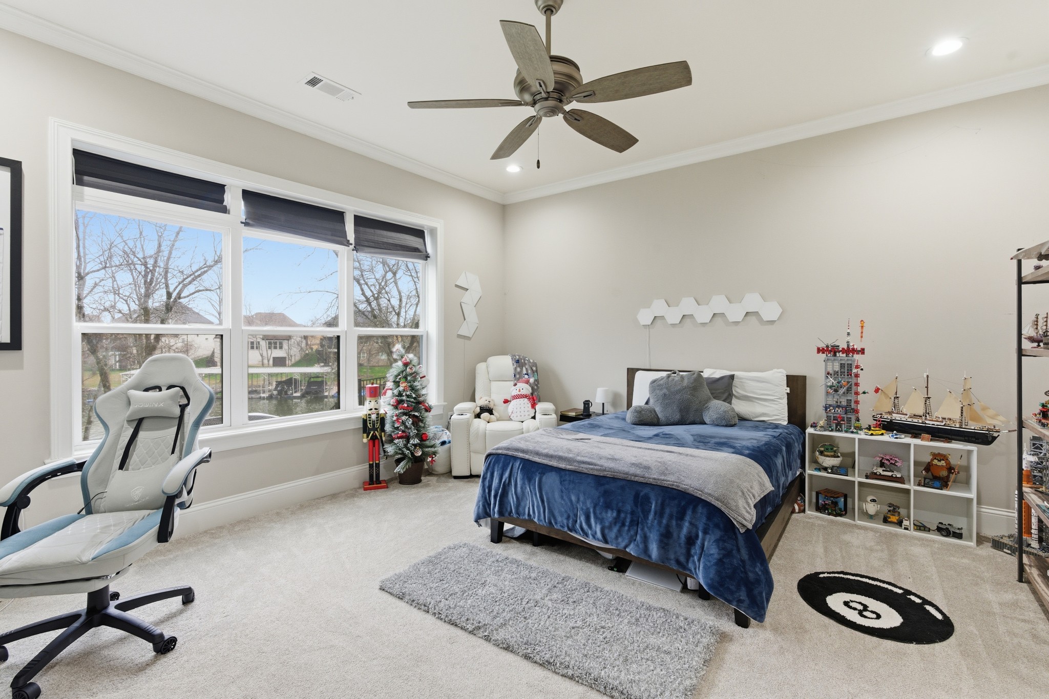 1024 Club View Drive Unit: B301