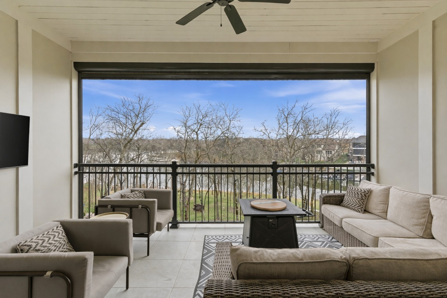 1024 Club View Drive Unit: B301