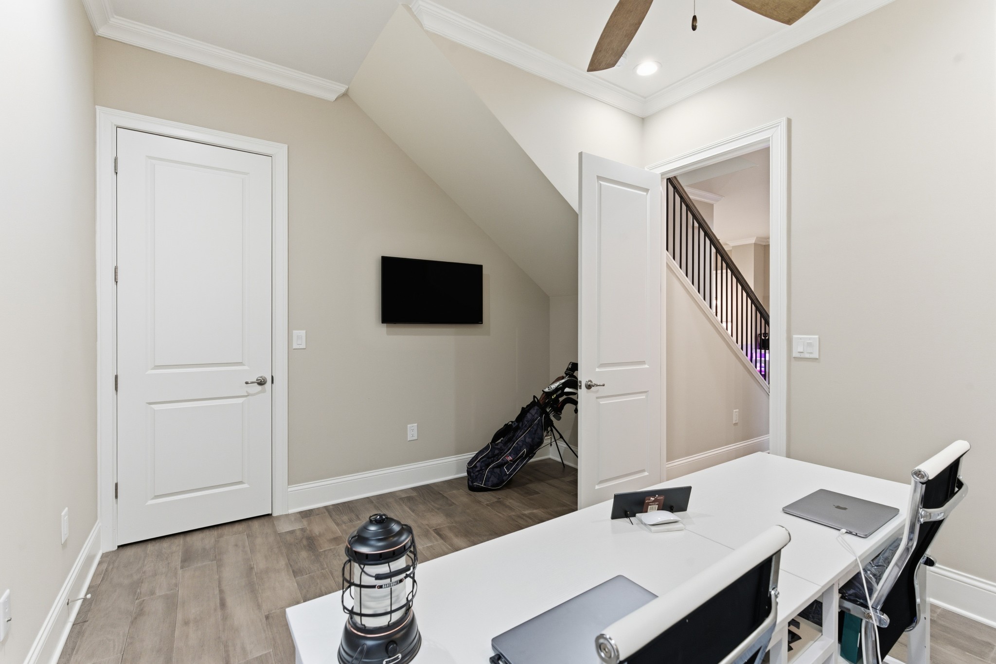 1024 Club View Drive Unit: B301