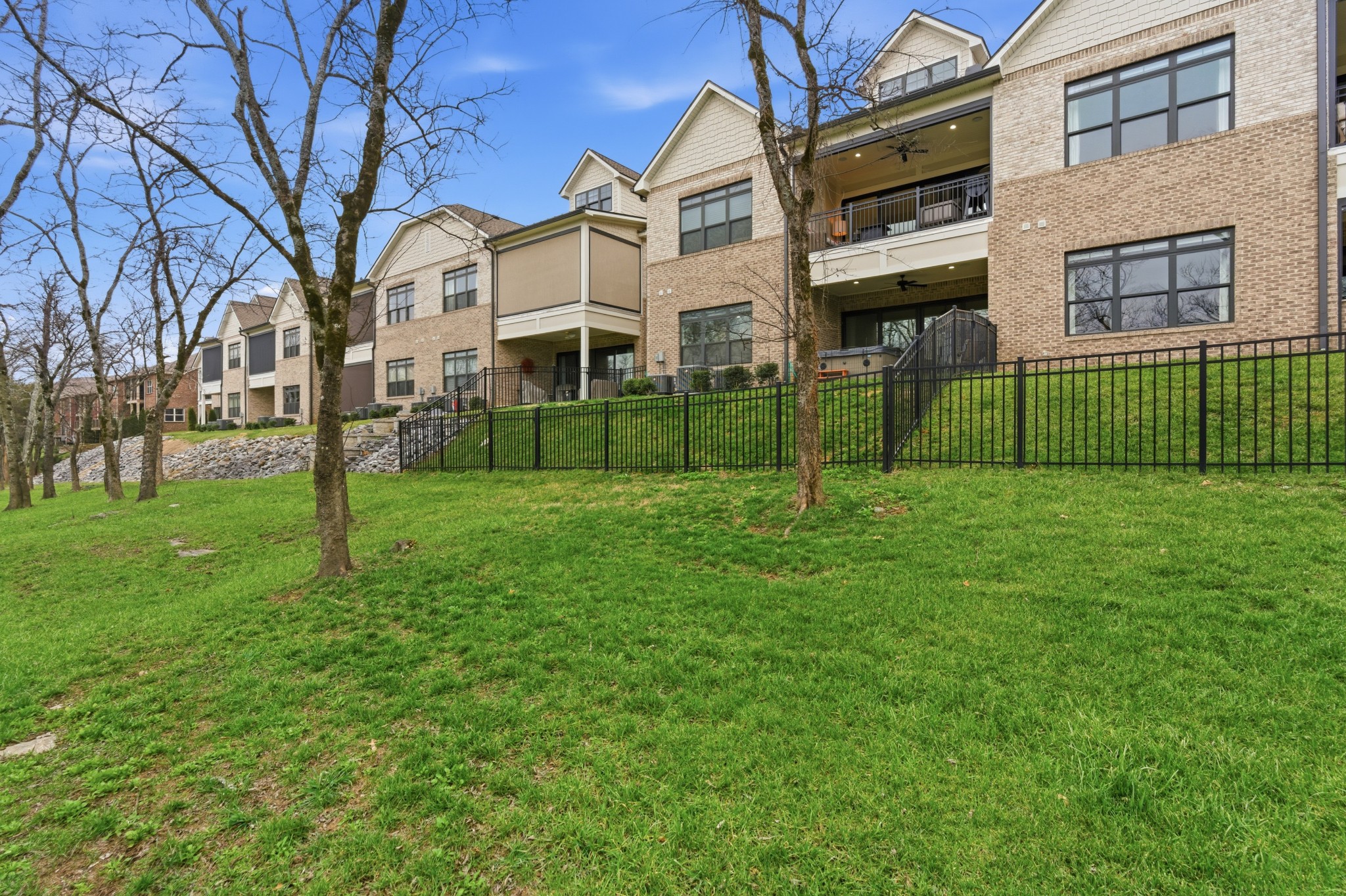 1024 Club View Drive Unit: B301