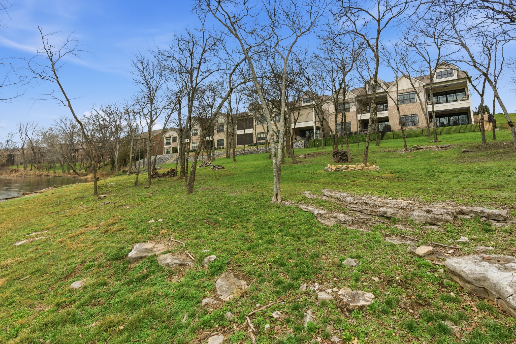 1024 Club View Drive Unit: B301