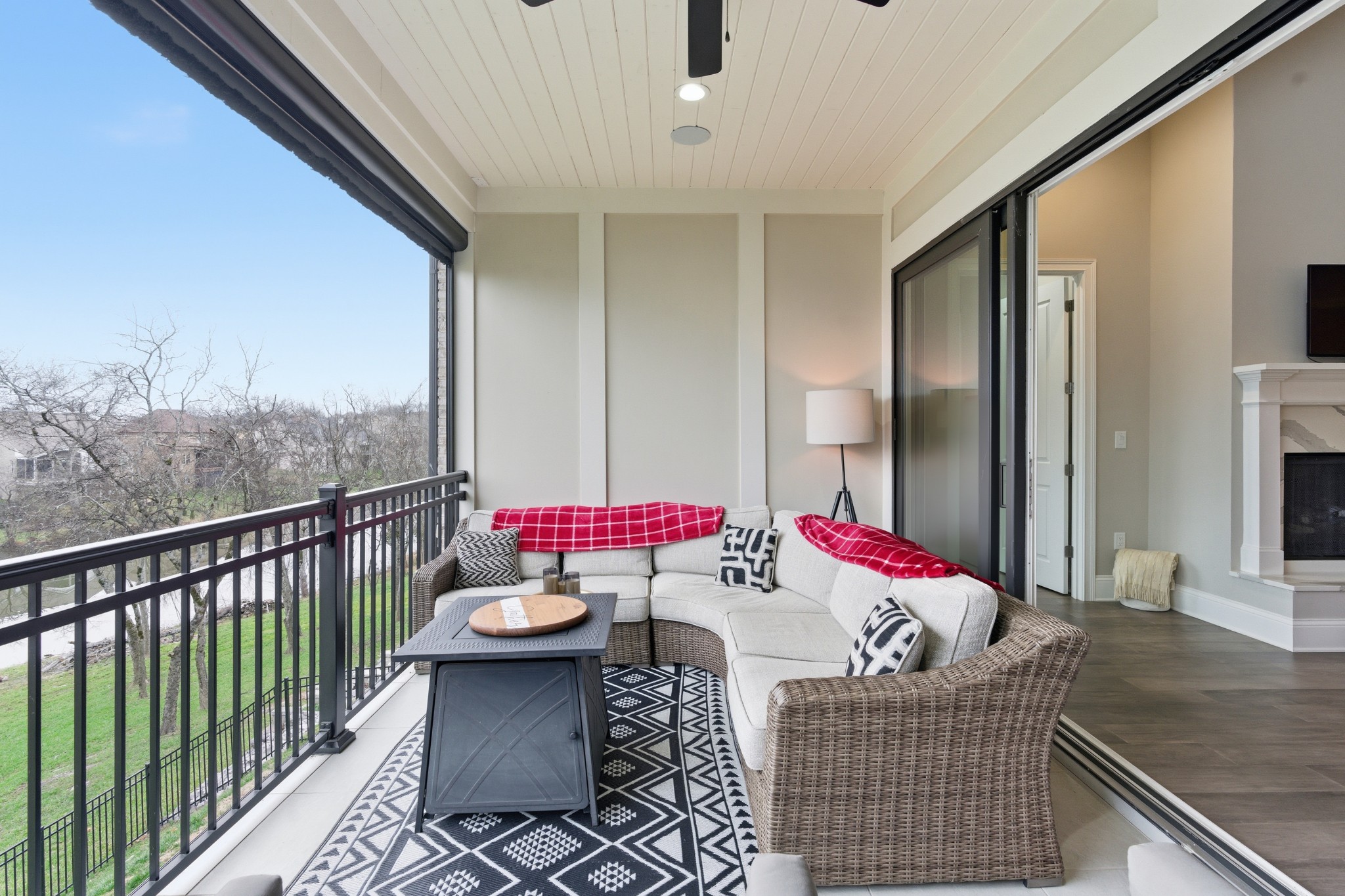 1024 Club View Drive Unit: B301