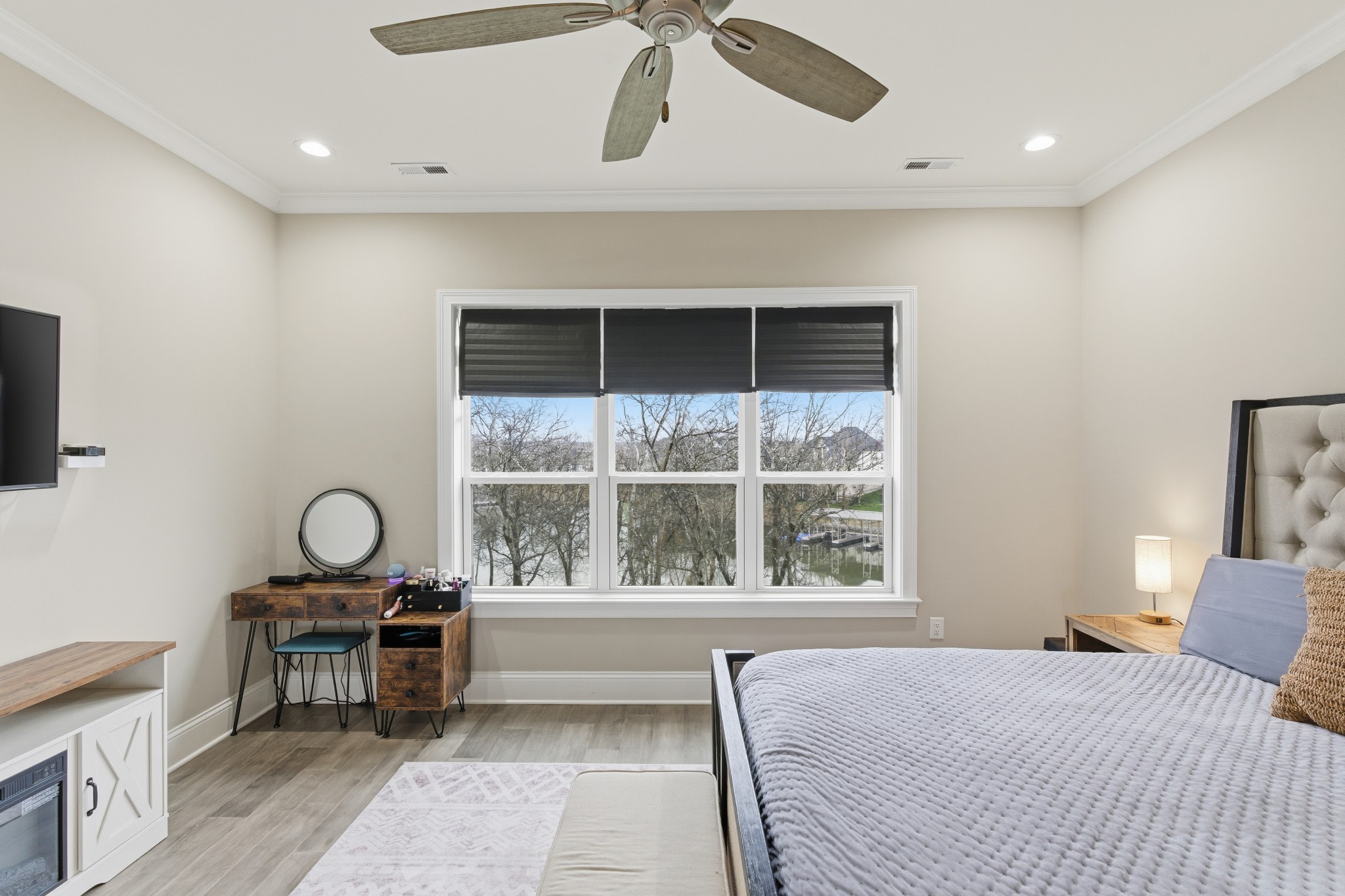 1024 Club View Drive Unit: B301