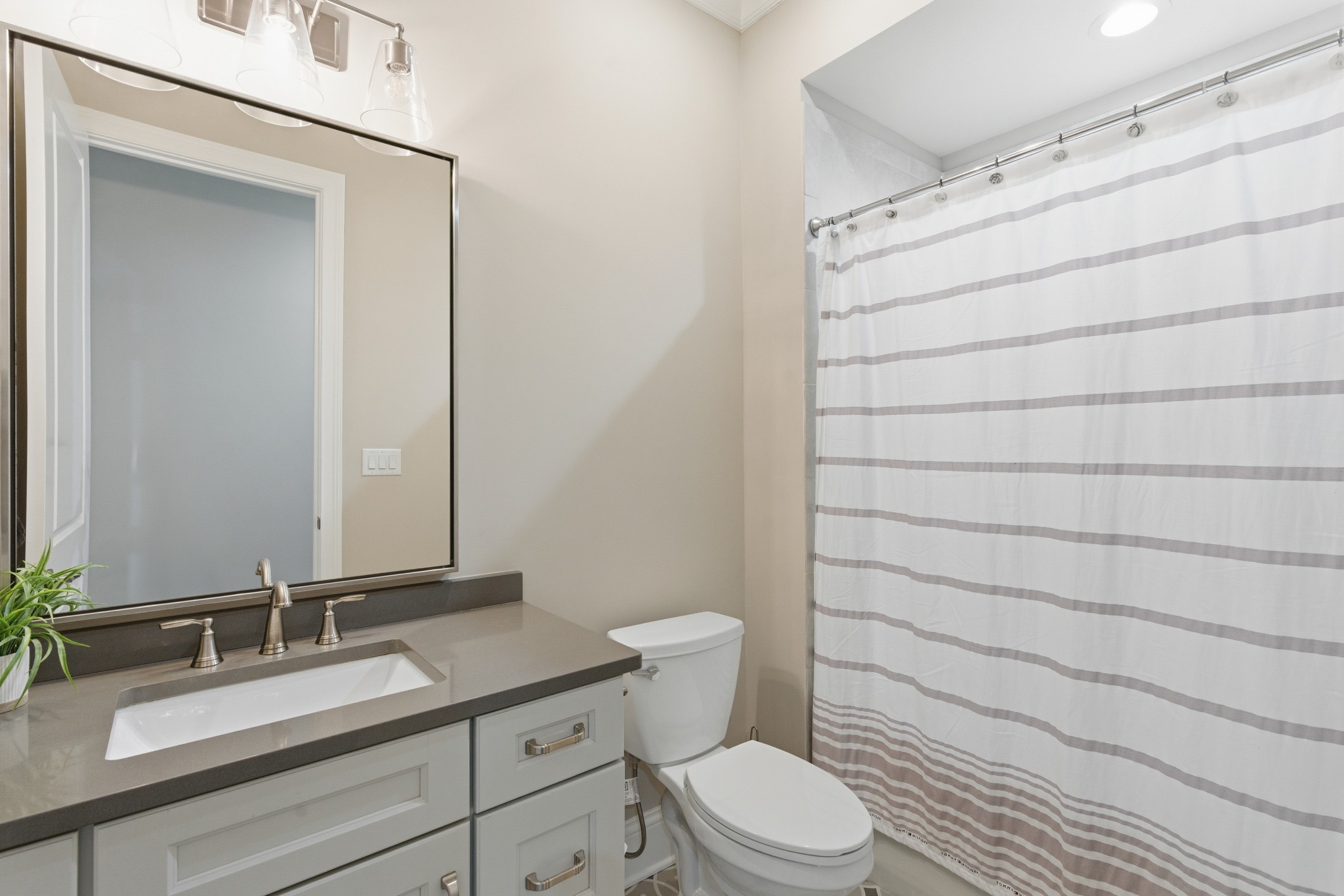 1024 Club View Drive Unit: B301