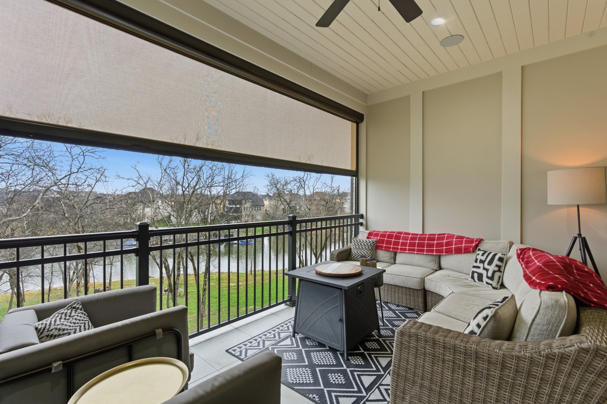 1024 Club View Drive Unit: B301